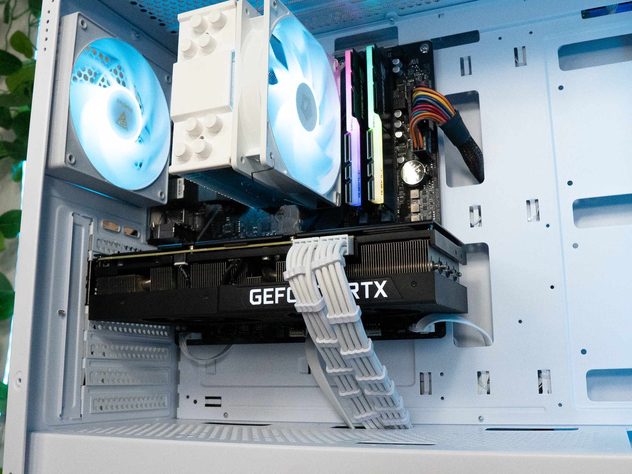 ❄️🌨 | HP GeForce RTX 3080 10GB | RYZEN 7 5800X | 16GB DDR4 RAM | 2TB SSD | Y2K Destiny GOLD