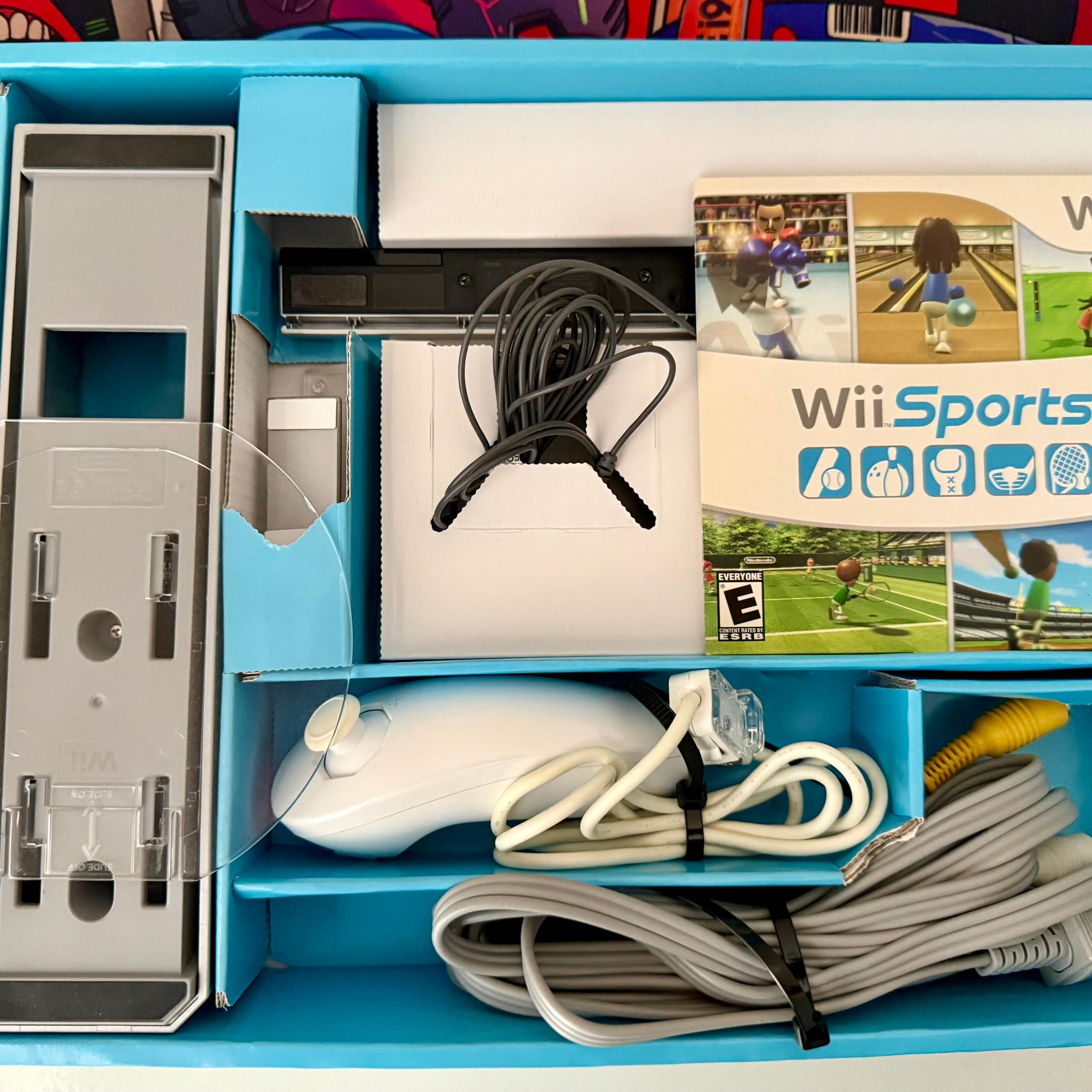 Nintendo Wii Gaming Console + Wii Sports | Controllers | 3 Games