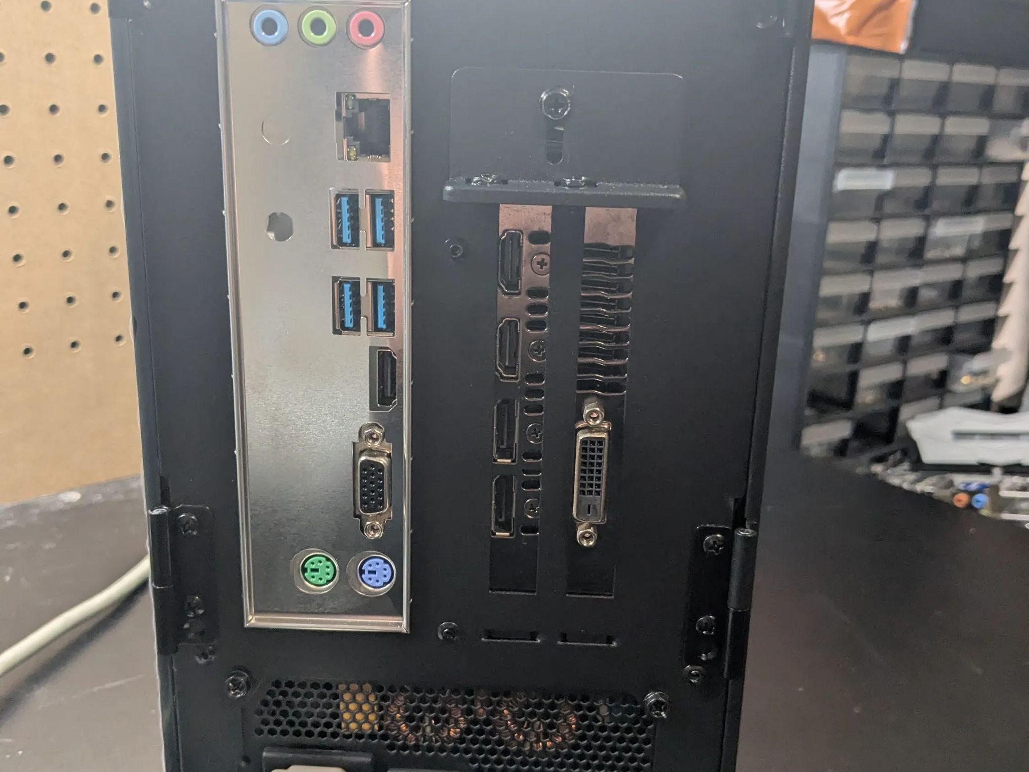 SLIM AM4 Upgrade Path | 160 FPS Fortnite | R5 1600, GTX 1070 Ti, 1TB SSD, ITX Case with RGB and Wifi