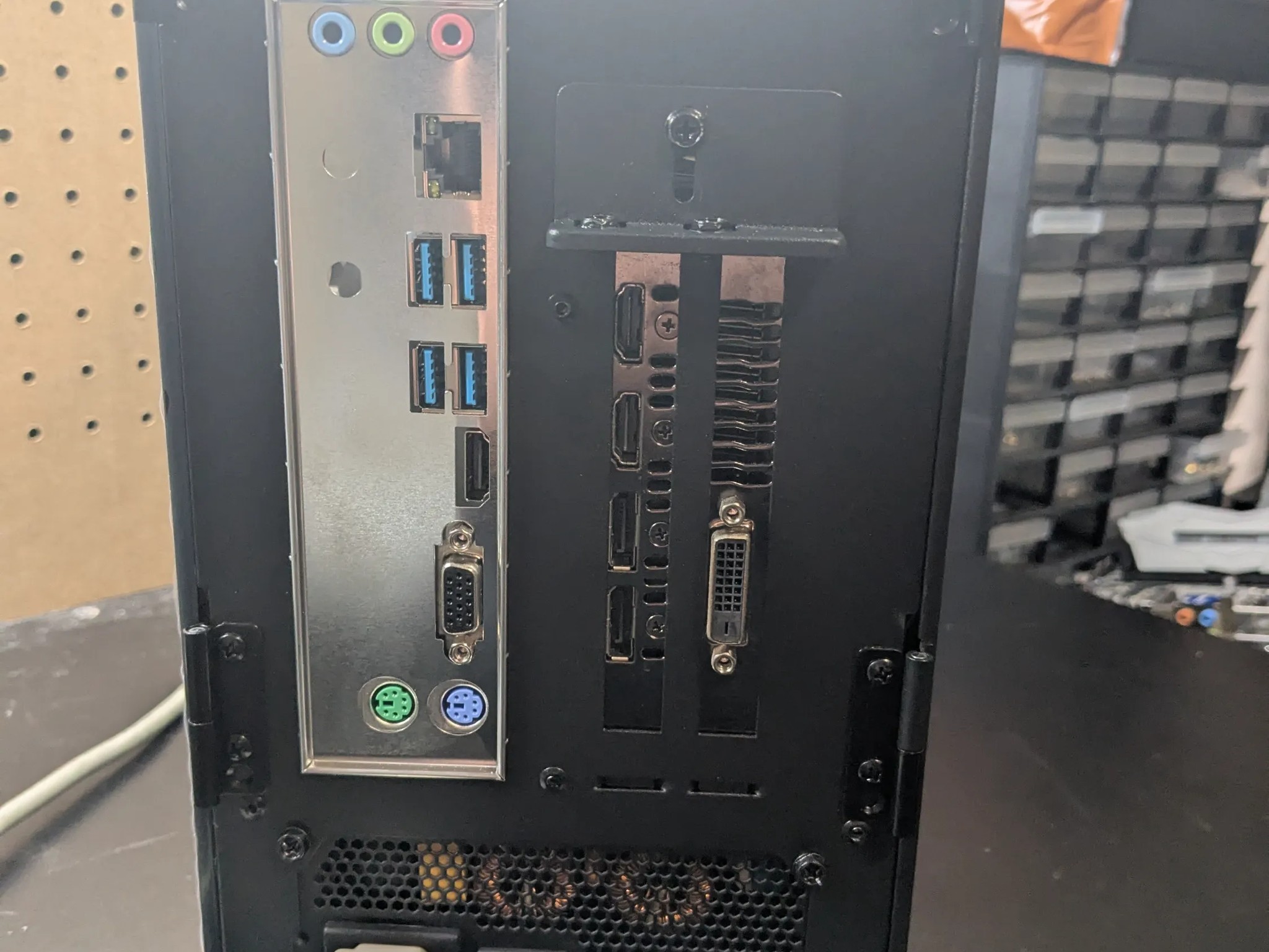 SLIM AM4 Upgrade Path | 160 FPS Fortnite | R5 1600, GTX 1070 Ti, 1TB SSD, ITX Case with RGB and Wifi