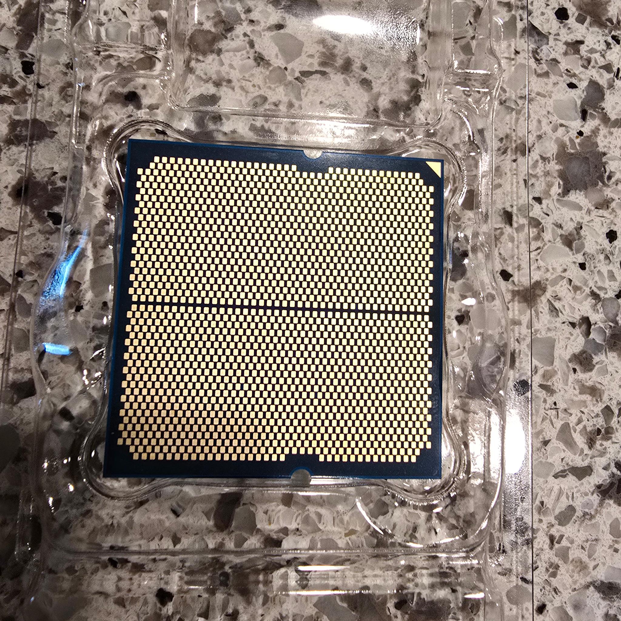 AMD Ryzen 9 9950X3d+Asus Crosshair X670E Hero+32GB DDR5 Gskill Trident Z Neo RGB 6000Mhz