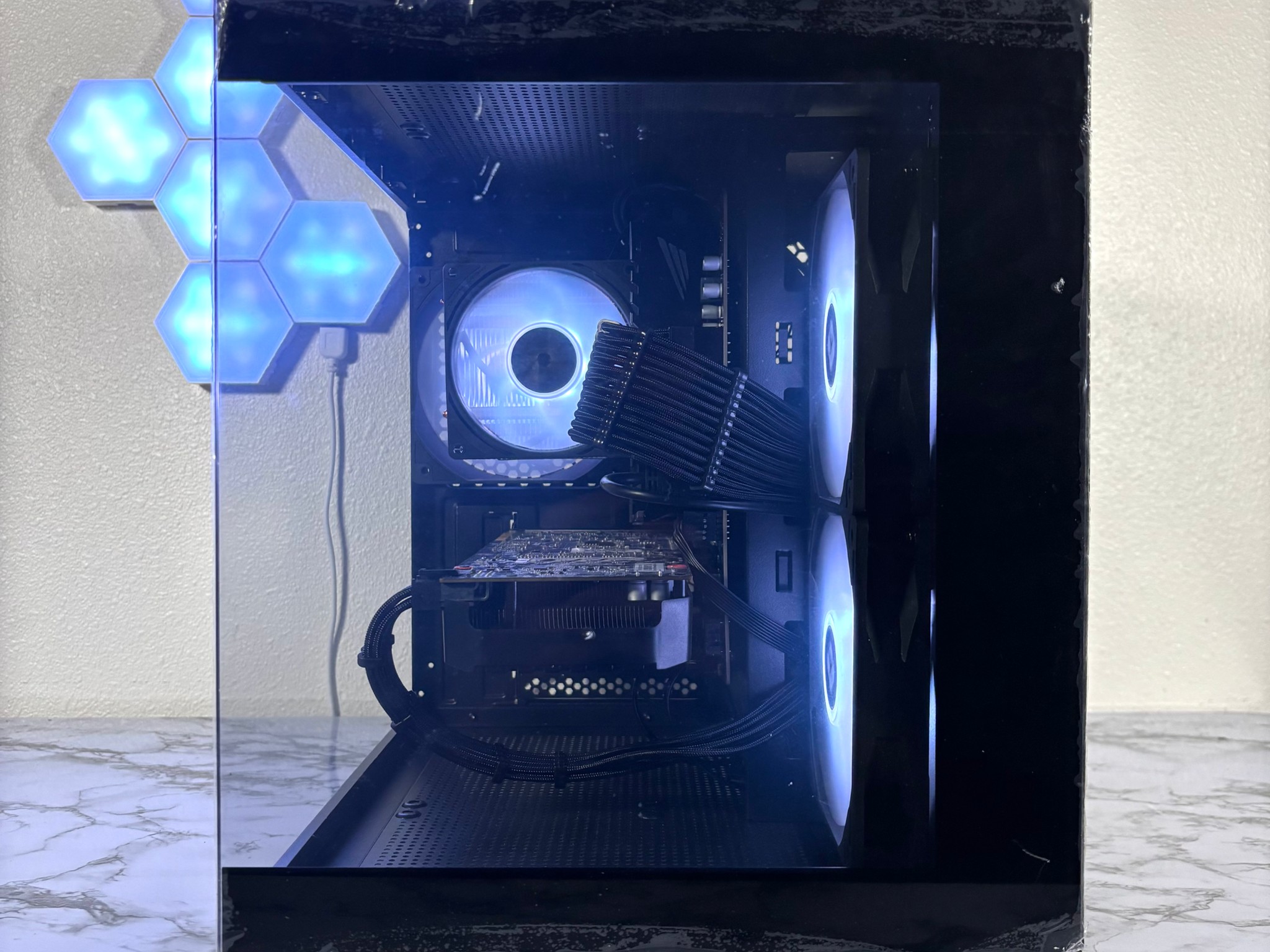 ⚪️⚫️ | Ryzen 5 2600 + GTX 1070 8GB | 16GB | WiFi INCLUDED