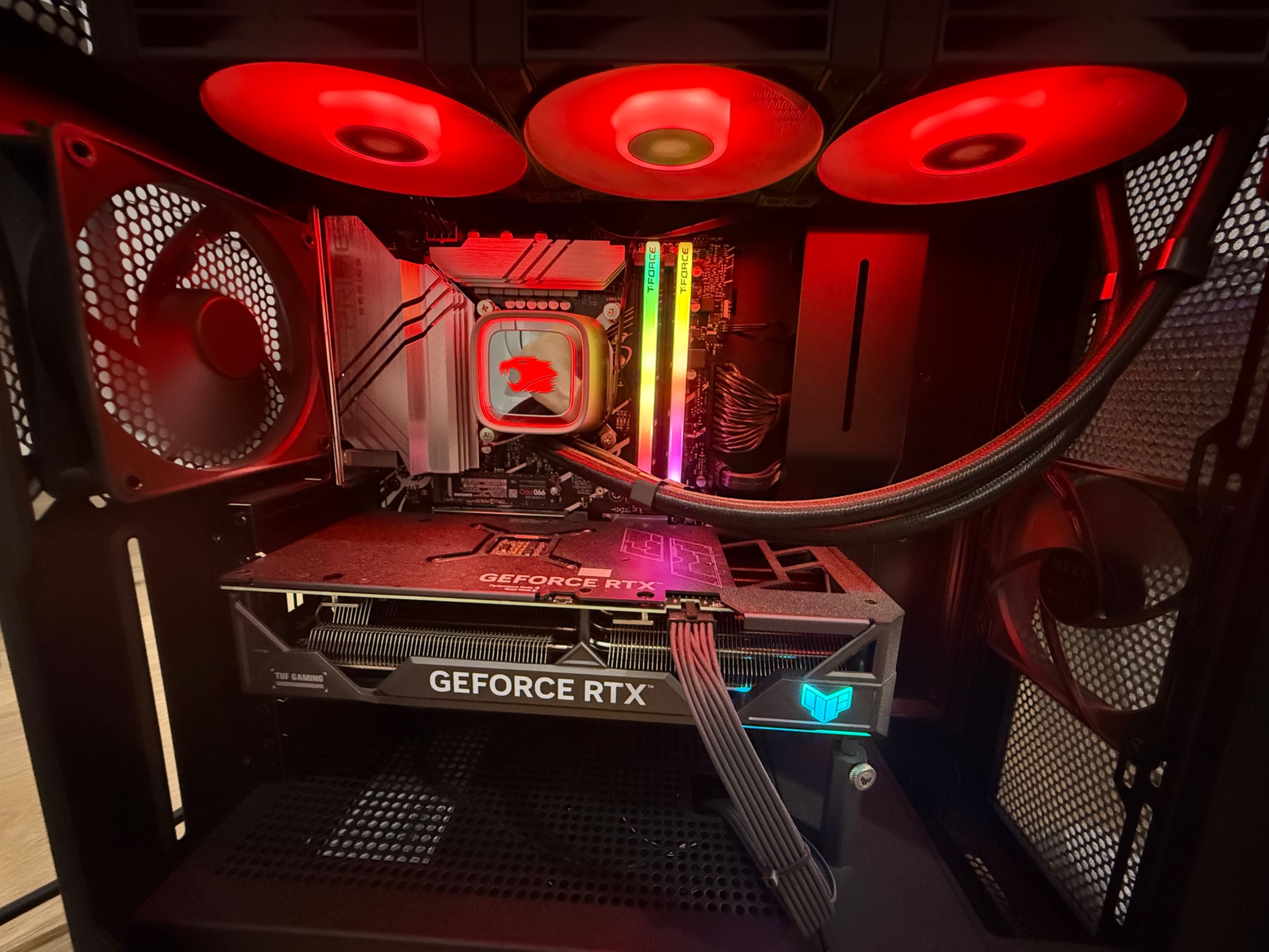 Intel i7-14700KF | RTX 4070 Ti | 32GB DDR5 | 3TB NVMe | NZXT H7