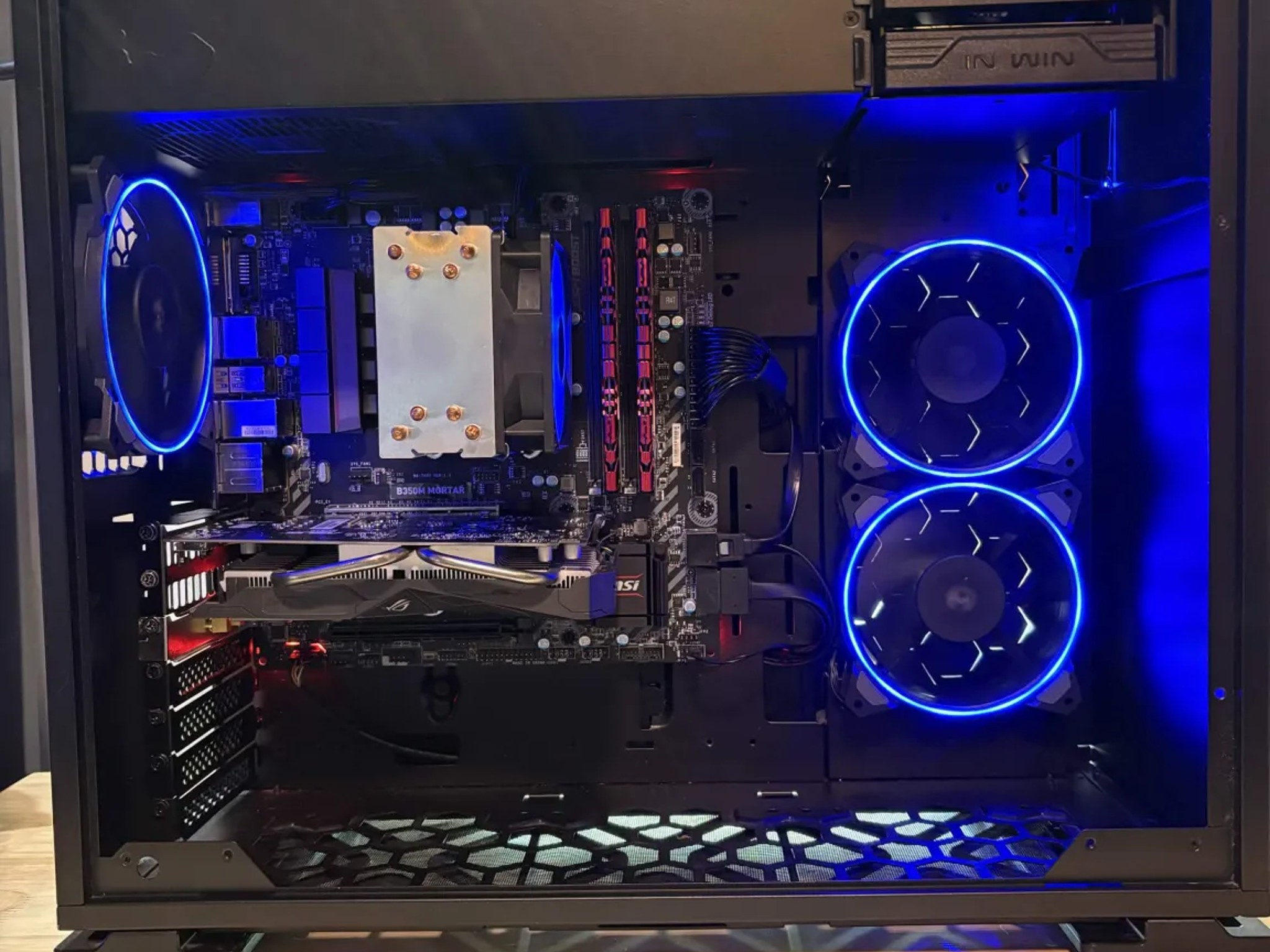 Black Cat Customs Shadowclaw - Ryzen 7 1700 / RX 560 / 16GB RAM / 256GB SSD + 1TB HDD