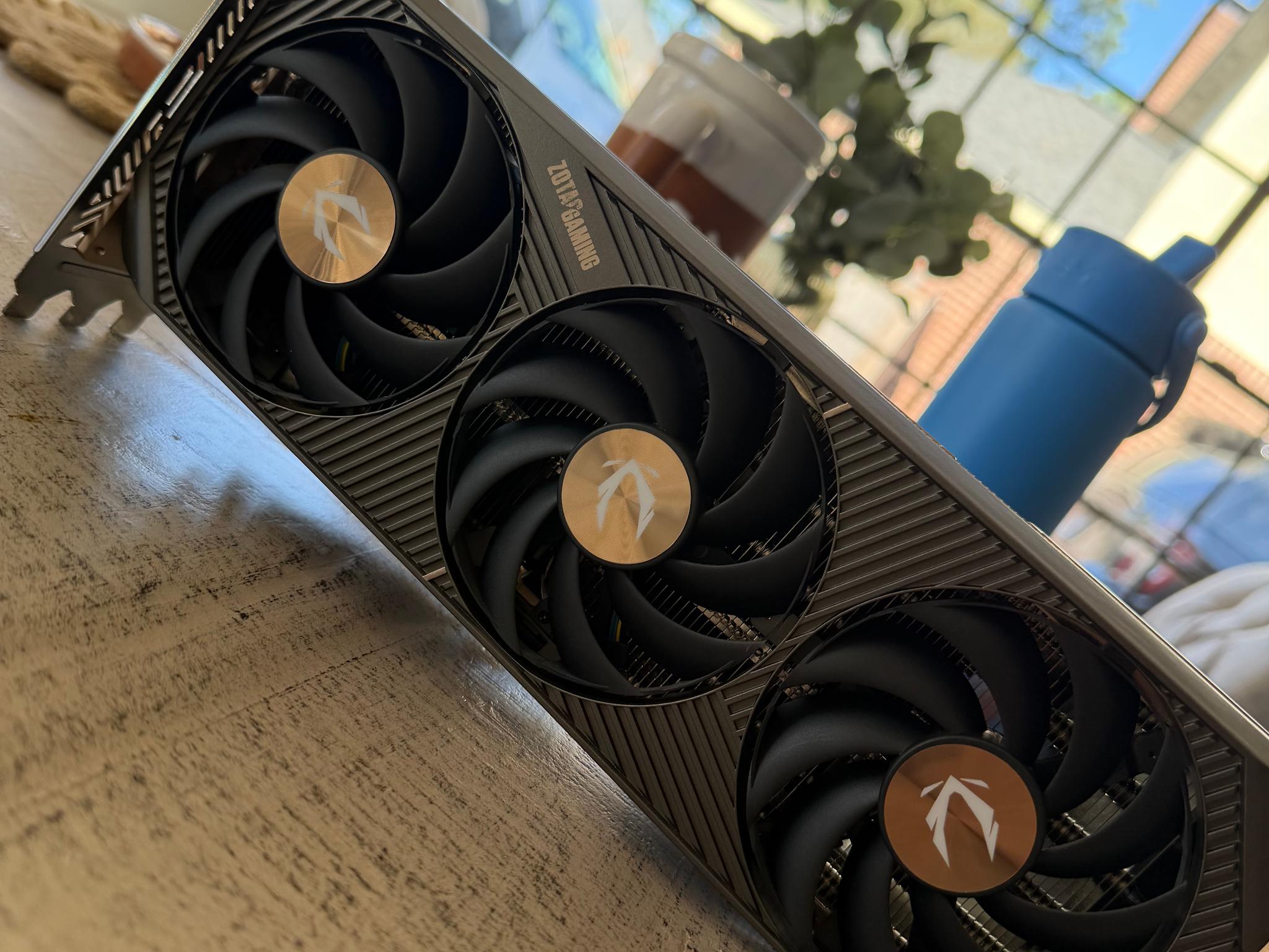 ZOTAC GAMING GeForce RTX 5080 SOLID CORE