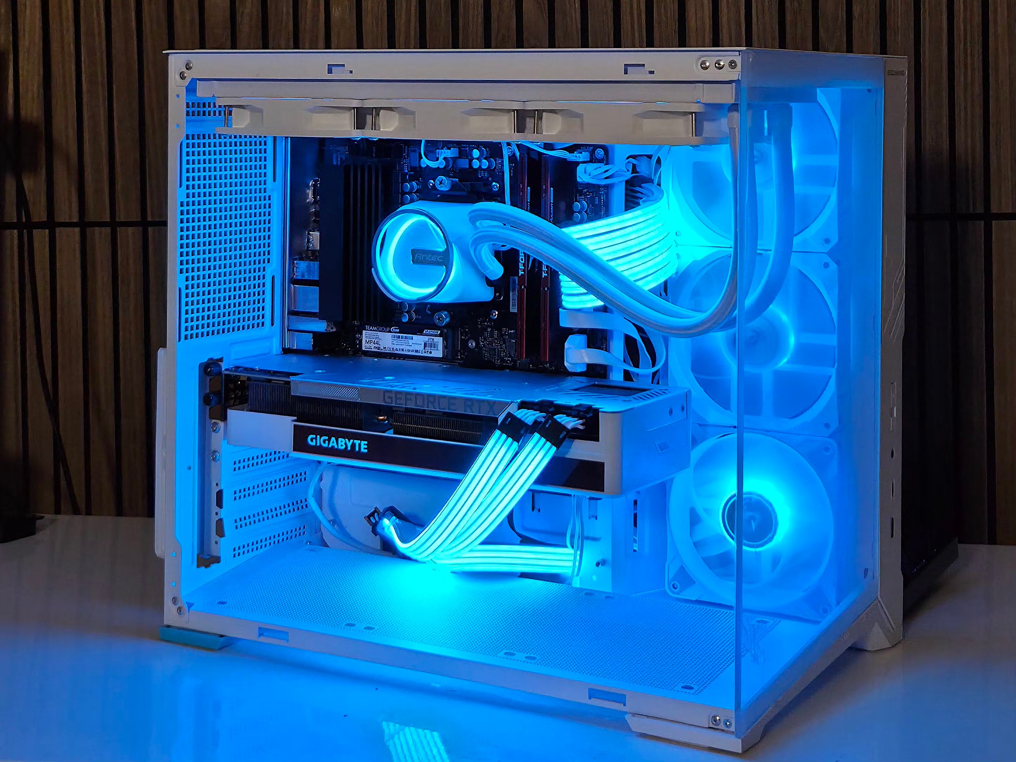 WHITEOUT Gaming PC| 7500X3D | 32GB DDR5 | RTX 3080TI 12GB |1TB NVME  | Lian LI  | Windows 11 | WIFI