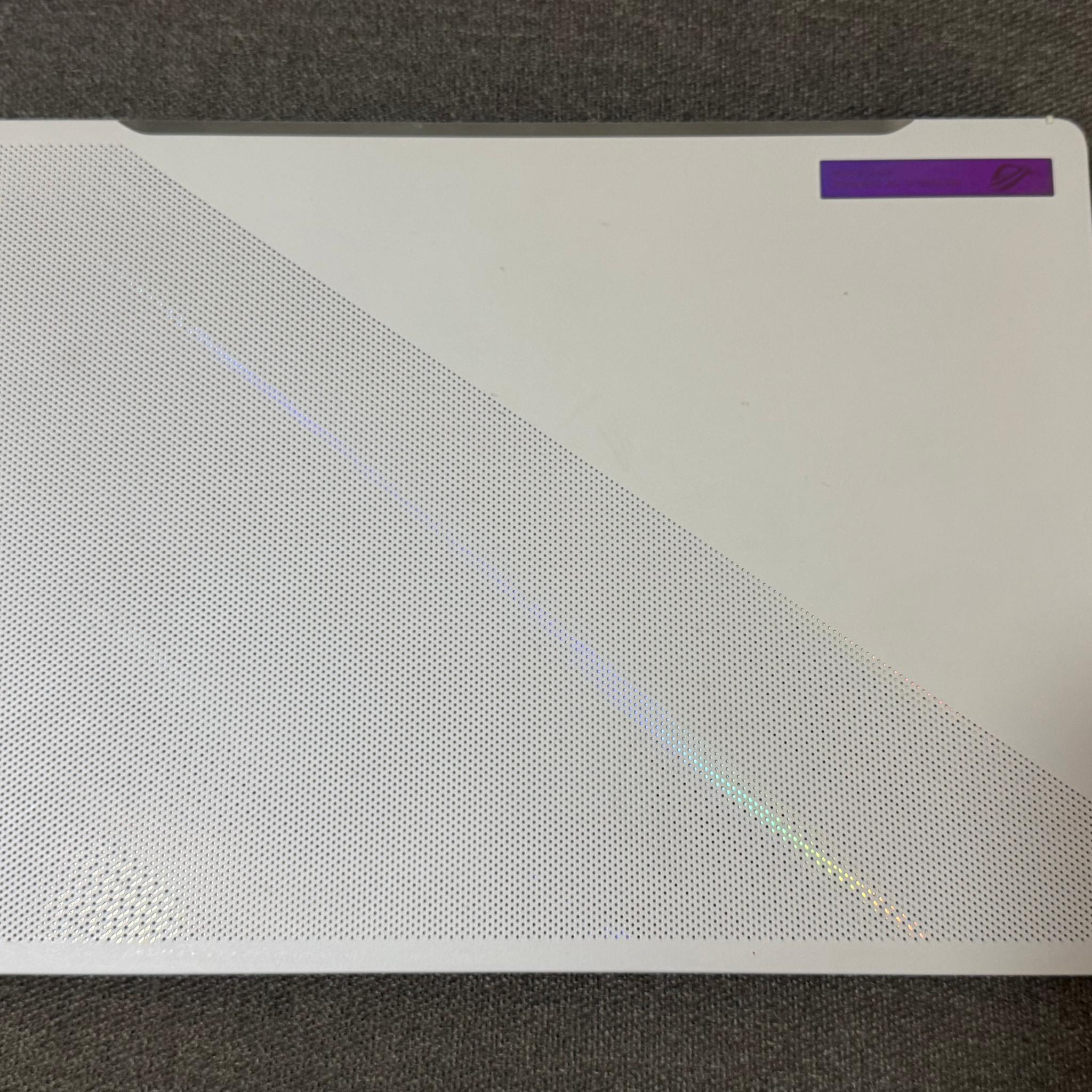 2022 ASUS ROG Zephyrus G14 - Ryzen 9 6900HS/Radeon RX 6700S/40 GB RAM - UPGRADED RAM