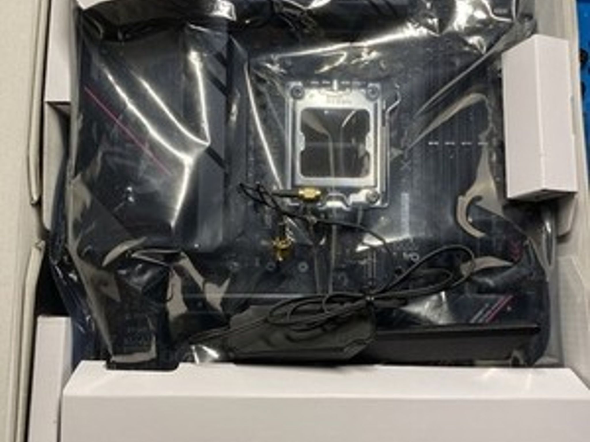 ASUS ROG STRIX B650E-F Gaming WiFi ATX + AMD 7900X CPU Combo