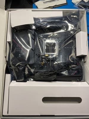 ASUS ROG STRIX B650E-F Gaming WiFi ATX + AMD 7900X CPU Combo