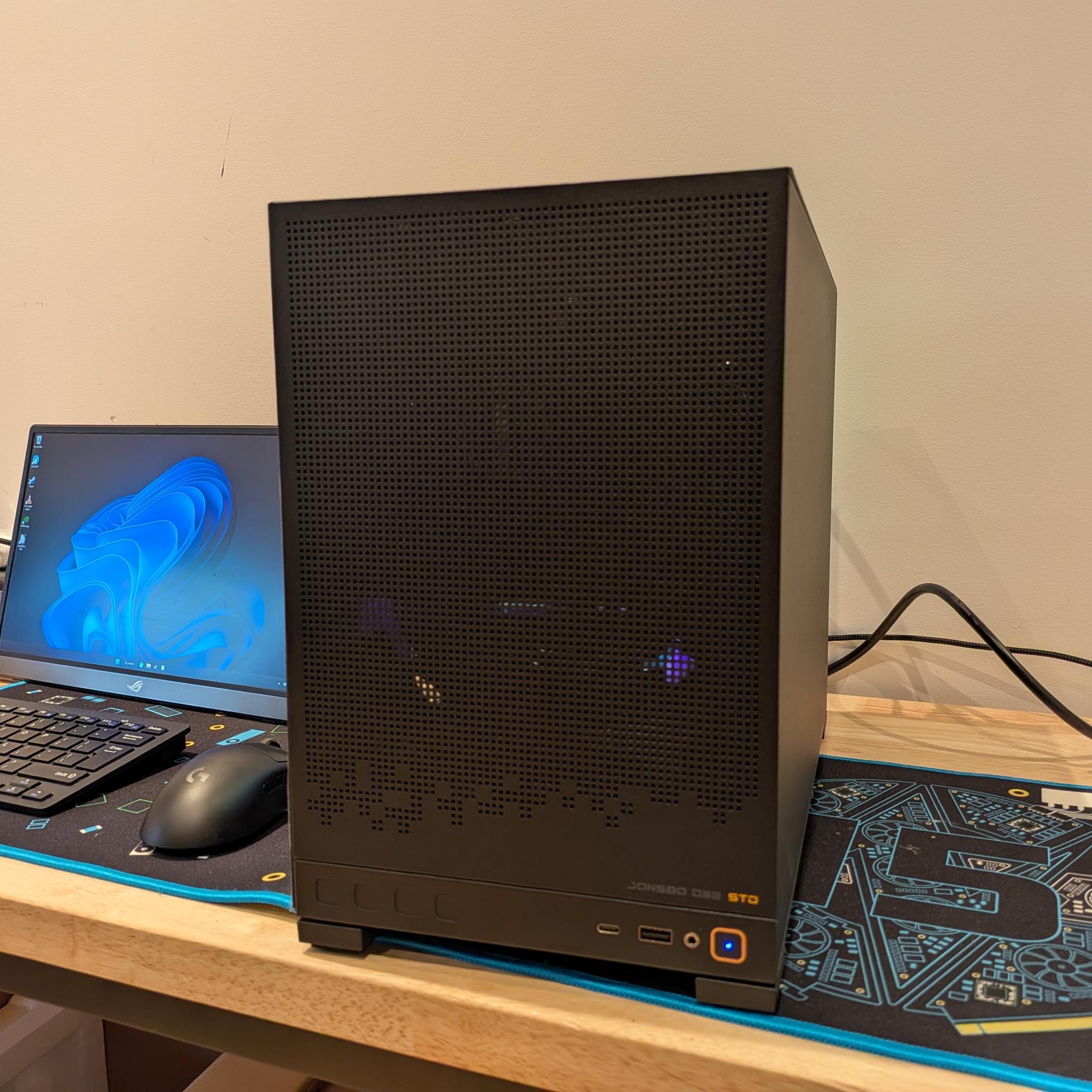 4K Powerhouse - RTX 5070 Ti, Core Ultra 7 265F, 32 GB DDR5, 1 TB Gen 4 NVME, Liquid Cooled, RGB