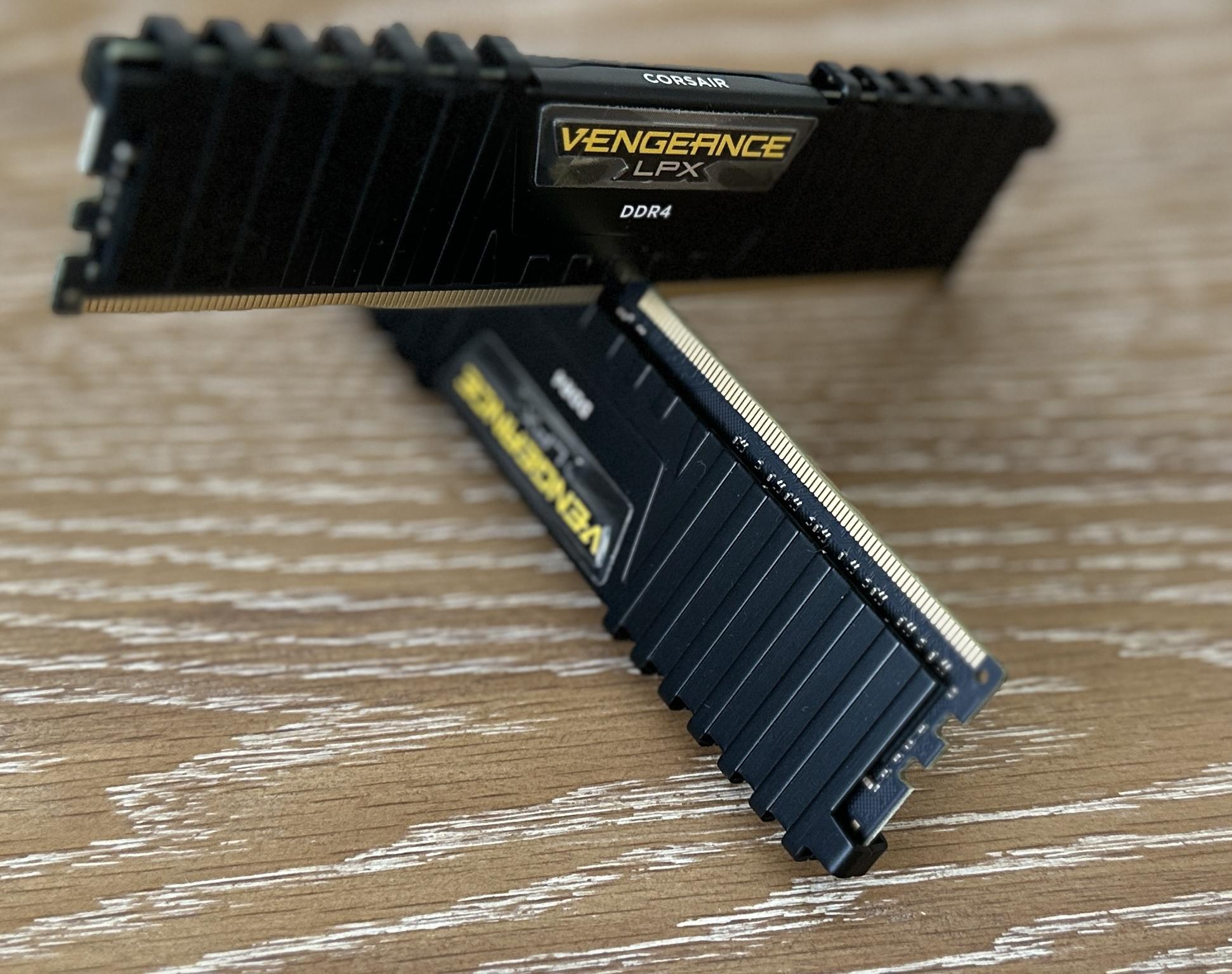 MASSIVE SALE! 32 GB DDR4 Corsair Vengeance LPX 3600MT/s