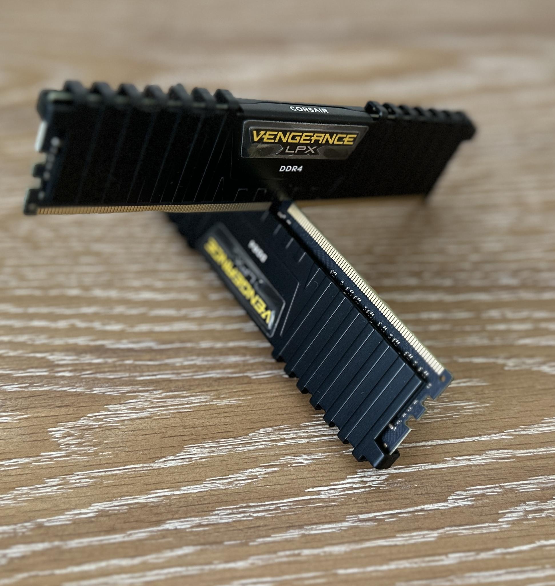 MASSIVE SALE! 32 GB DDR4 Corsair Vengeance LPX 3600MT/s