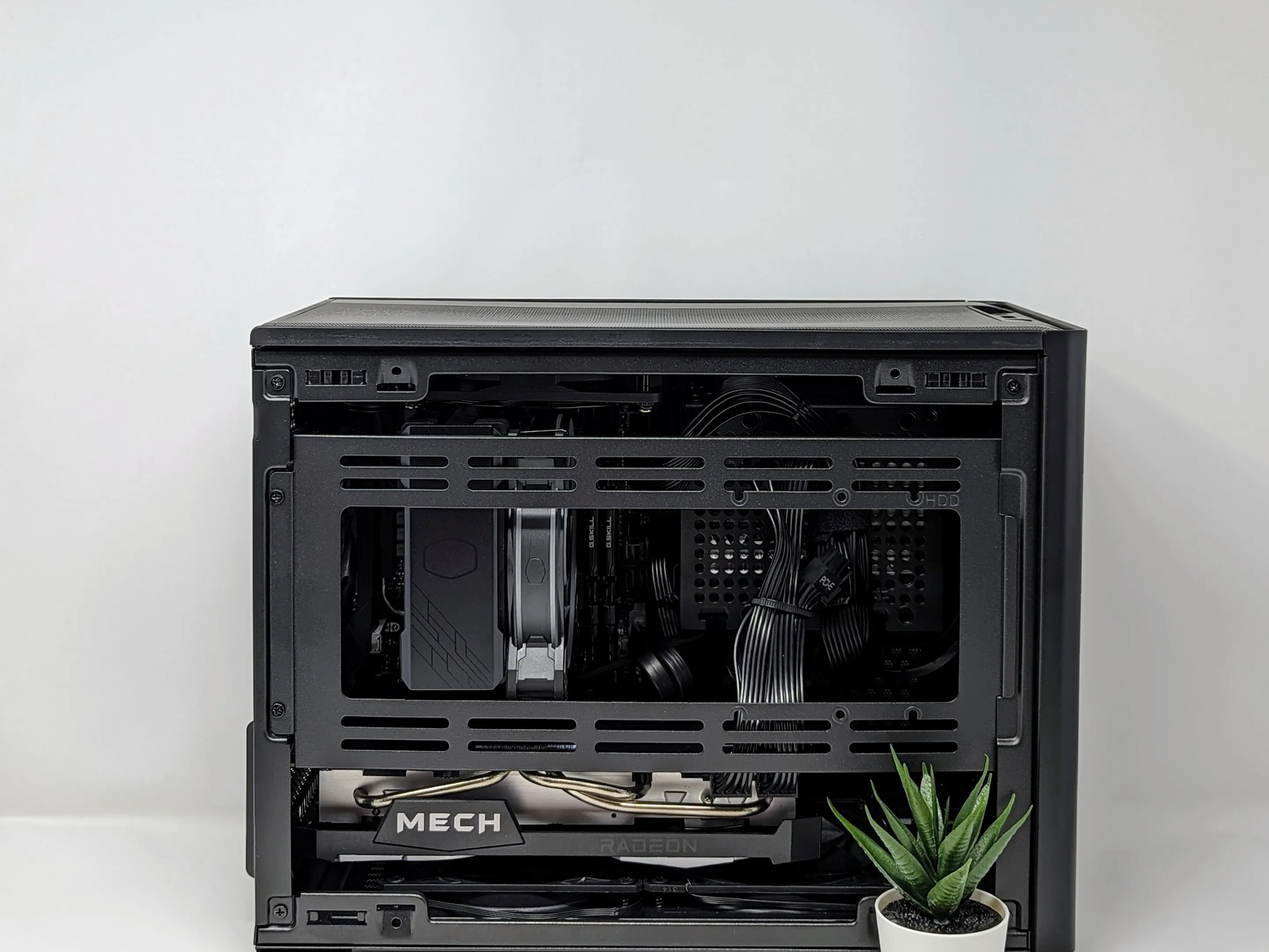 Minimalist AM4 ITX | RX 6750 XT | Ryzen 5 5600X | 32gb RAM | MSI M450 3TB NVMe SSD
