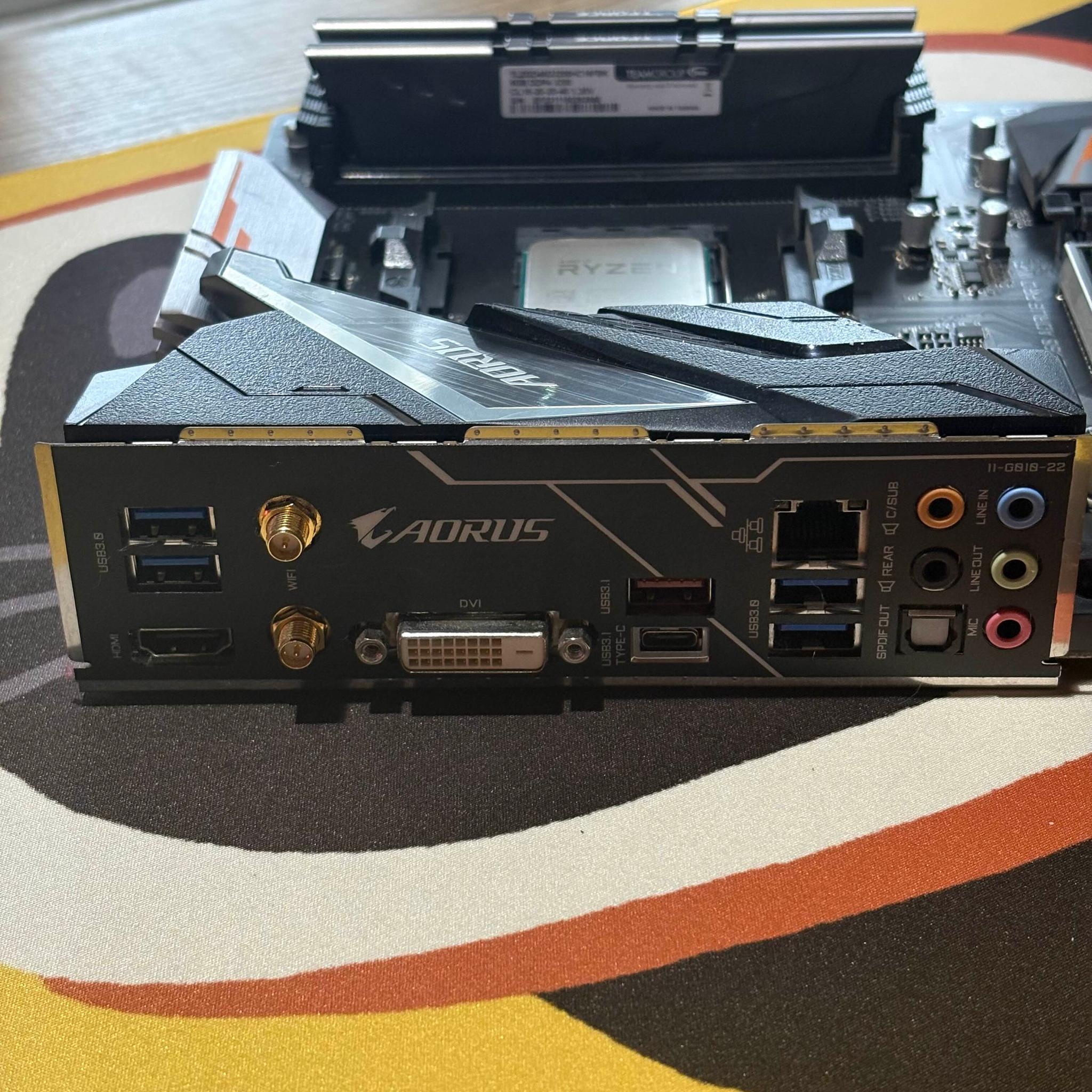 Aorus B450 Pro Wifi, Ryzen 7 2700x, T-Force 2x8GB