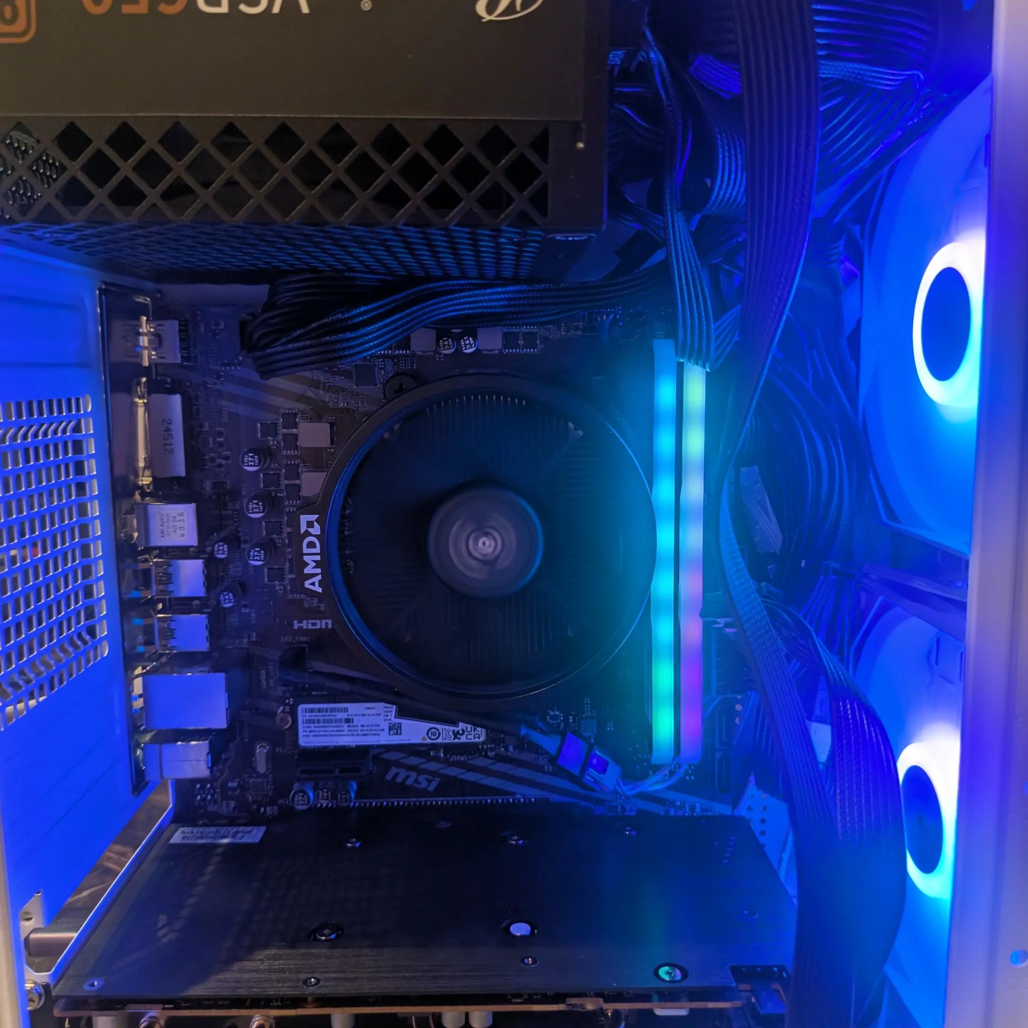 The Silksong - RX 7600, Ryzen 5 5600, 32 GB RAM, 1 TB NVME, RGB