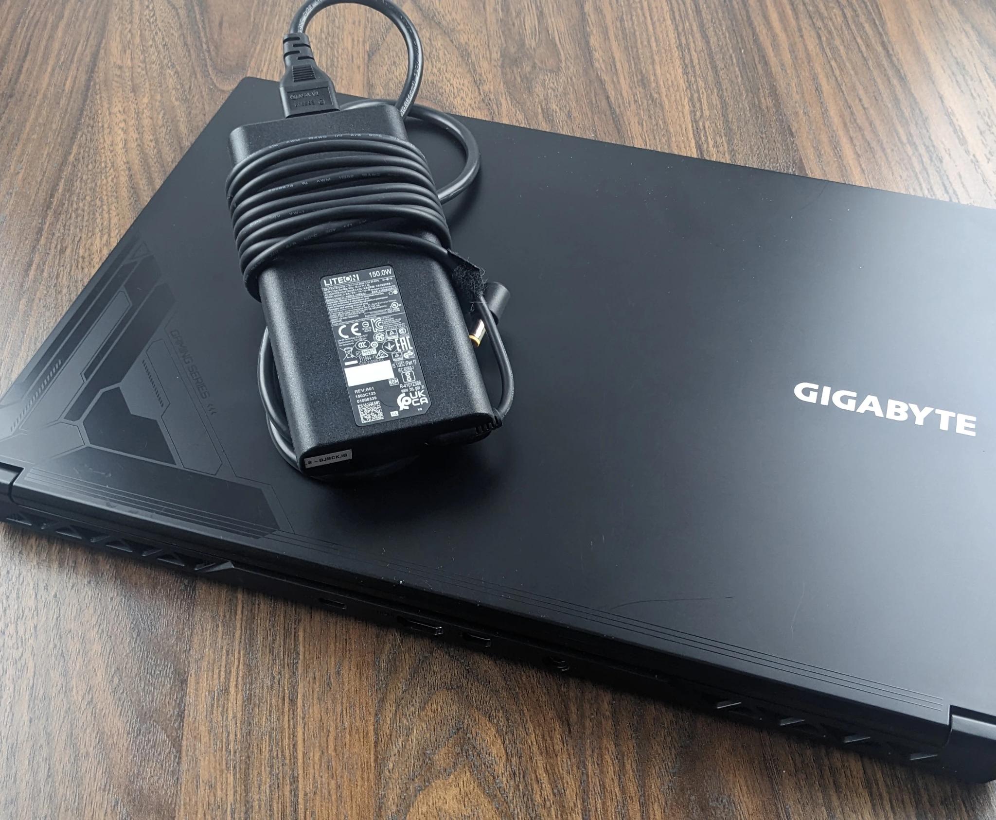 15.6" Gigabite G5 KF5" RTX 4060m, 12500H, 32GB ddr4 3200, 512GB Gen 4 NVMe. 144hz display