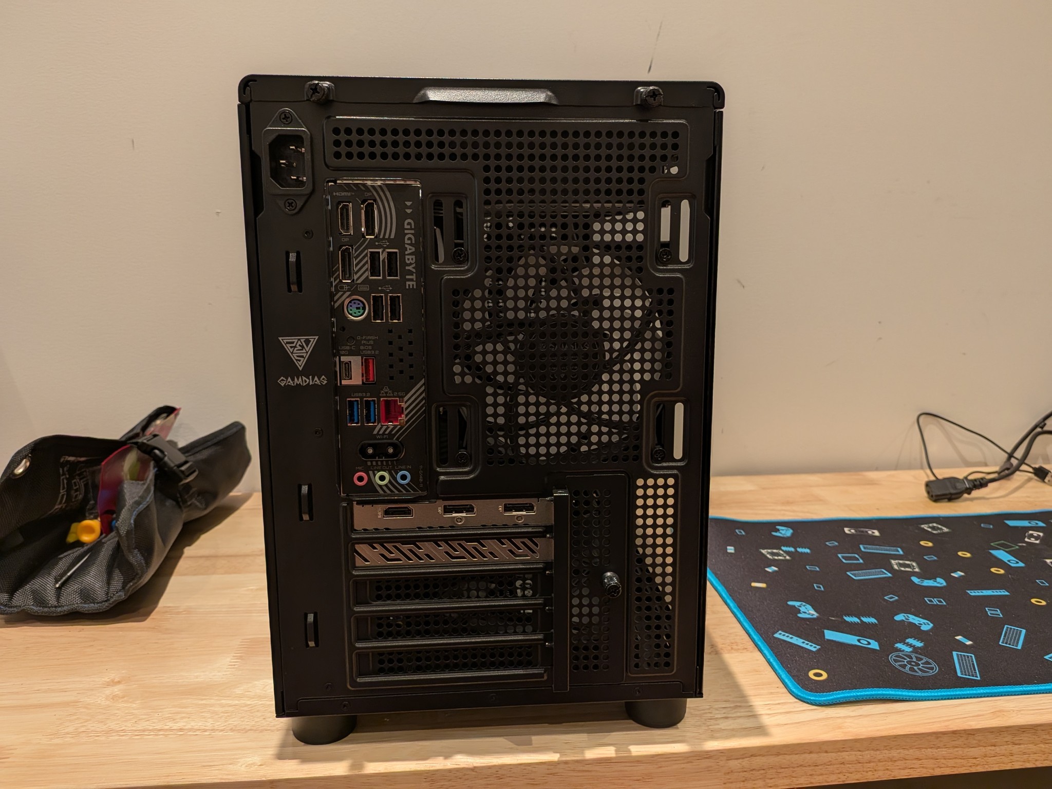 1440p Aqua - RX 9060 XT 16GB, Ryzen 5 9600X, 32 GB DDR5 RAM, 1 TB Gen 4 NVME, Liquid Cooled, RGB