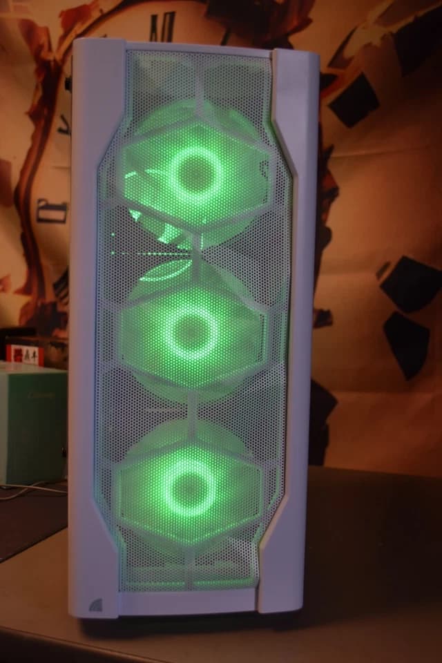 GAMING PC INTEL I5 9400 16 GB RAM RX 6600M 8 GB GPU 1TB NVME & 250 GB HHD RGB