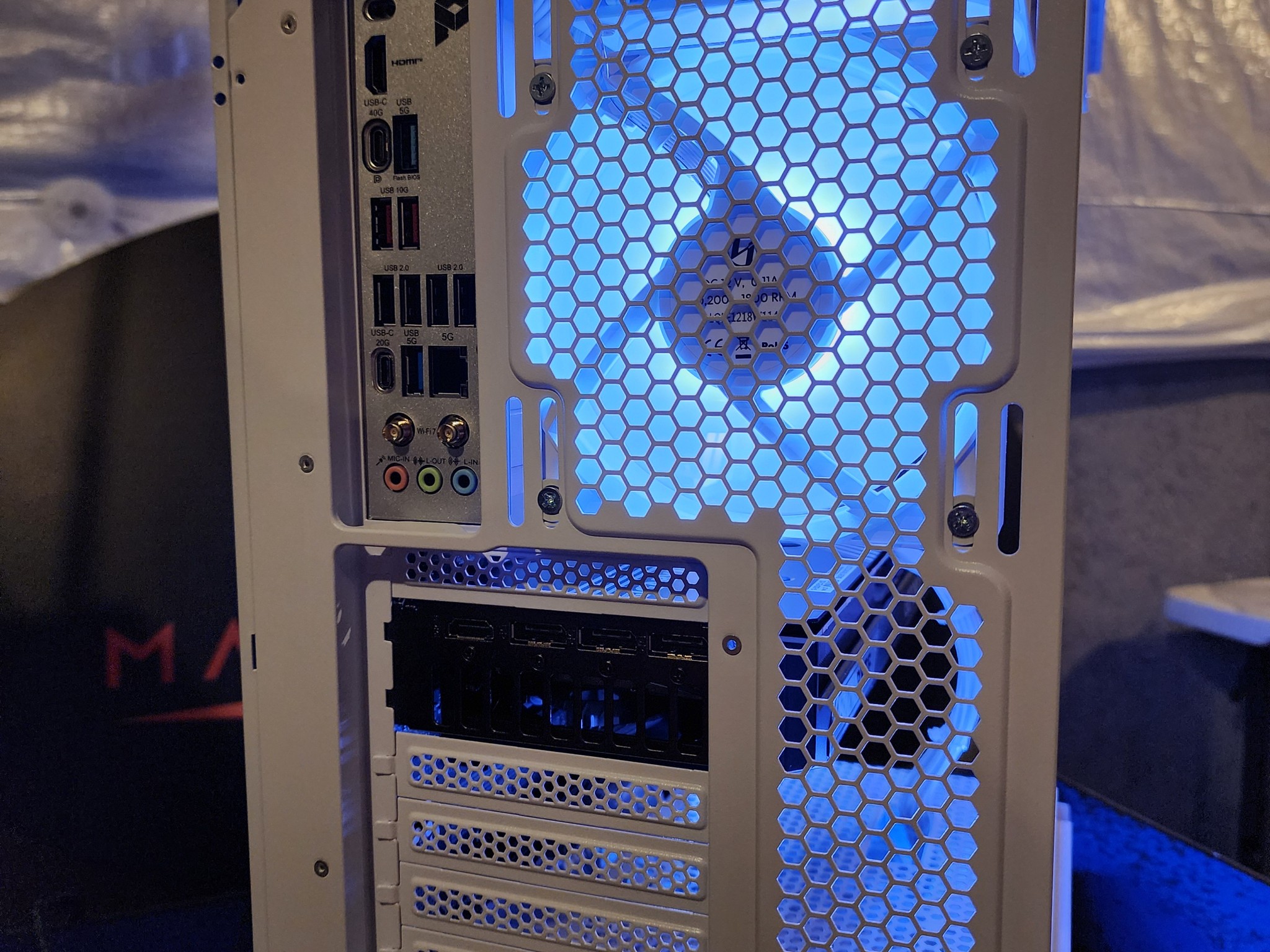 RTX 5080 / Ryzen 9 9950X3D2 Dual Edition / 64GB DDR5 RAM / 4TB NVMe