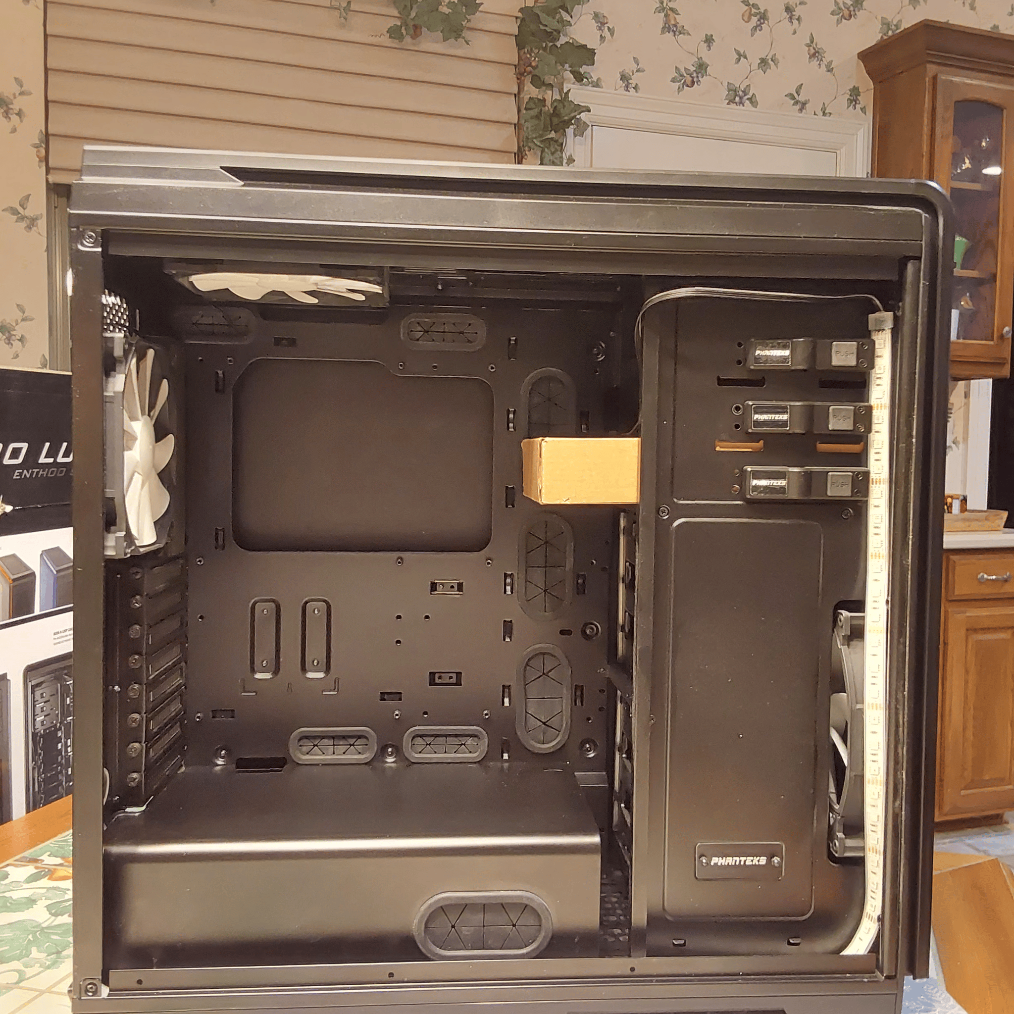 Phanteks Enthoo Luxe full tower computer case in original retail box with all parts and accessories
