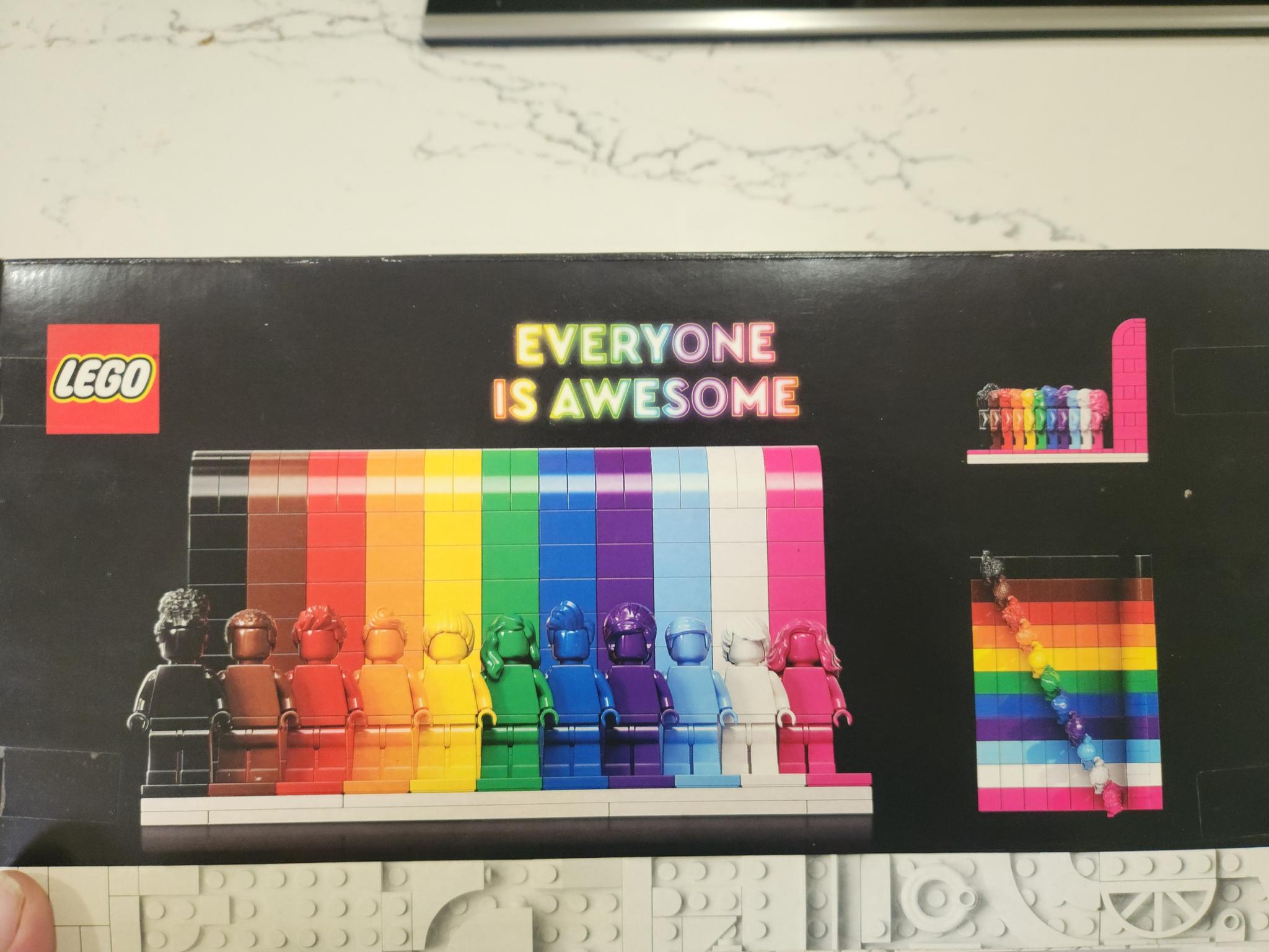 LEGO EVERYONE IS AWESOME 40516 NEW IN BOX