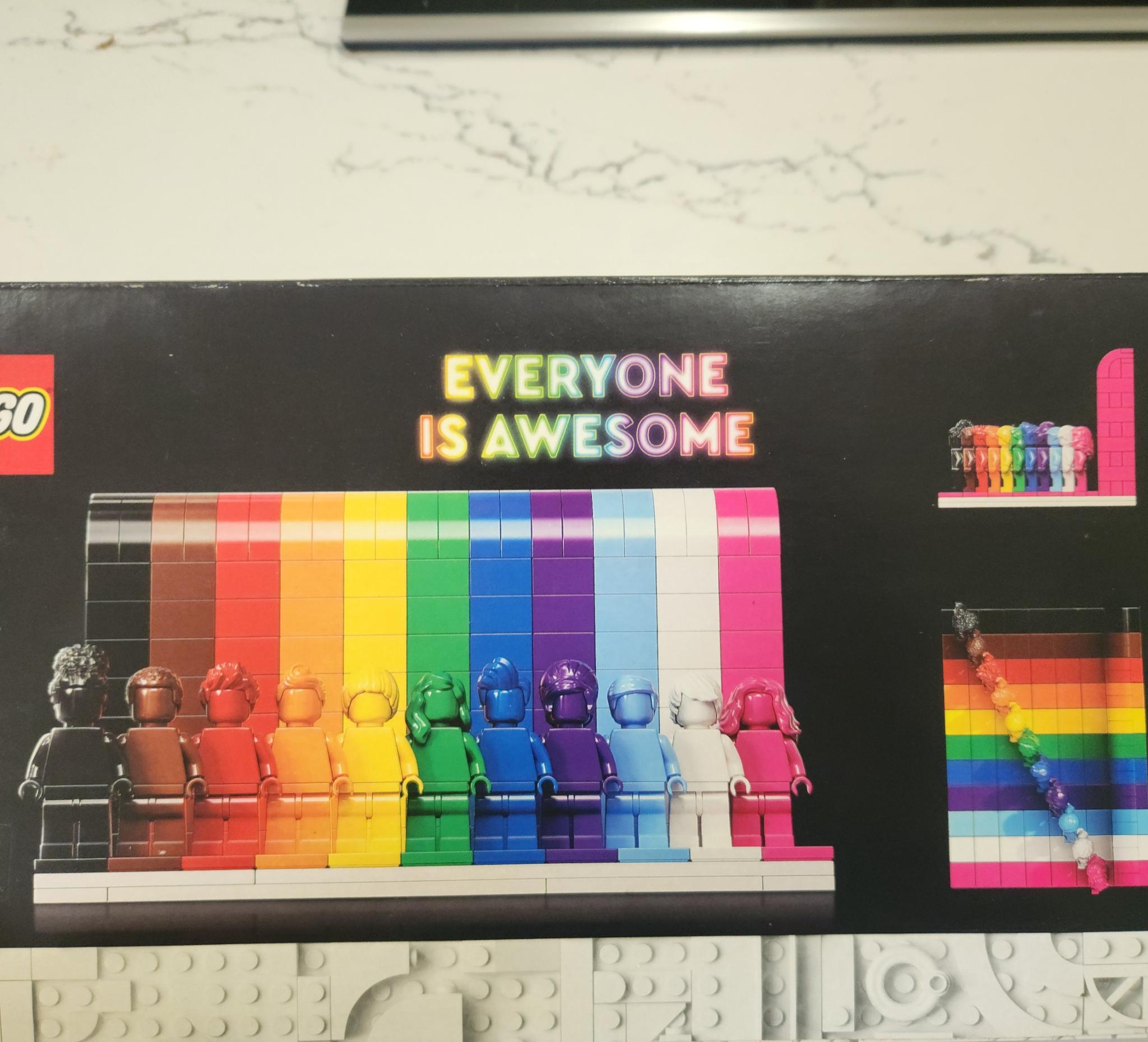 LEGO EVERYONE IS AWESOME 40516 NEW IN BOX