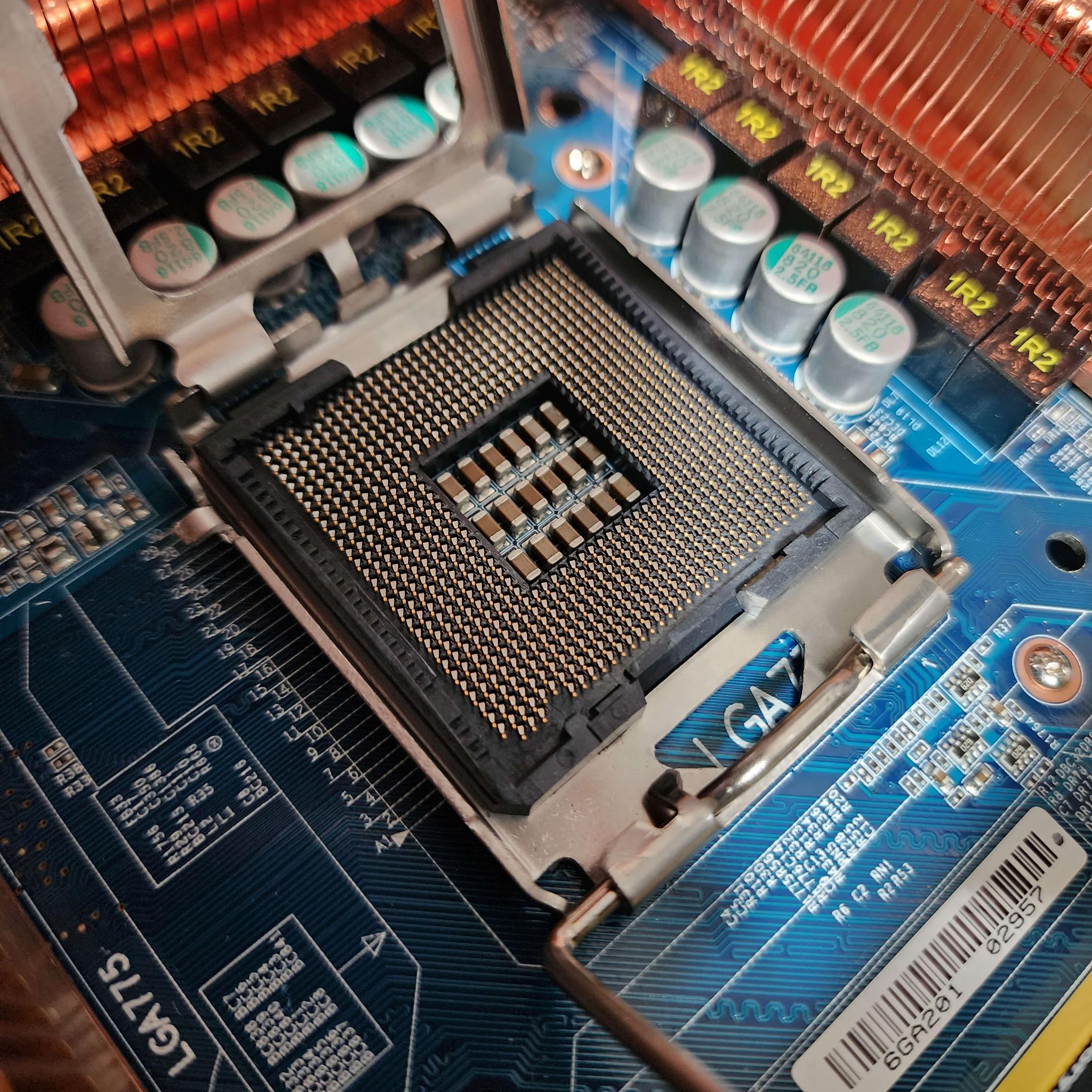 Gigabyte GA-965P-DQ6 // Intel Core 2 Quad Q9650 // Corsair XMS2 4x2GB 8GB 800MHz