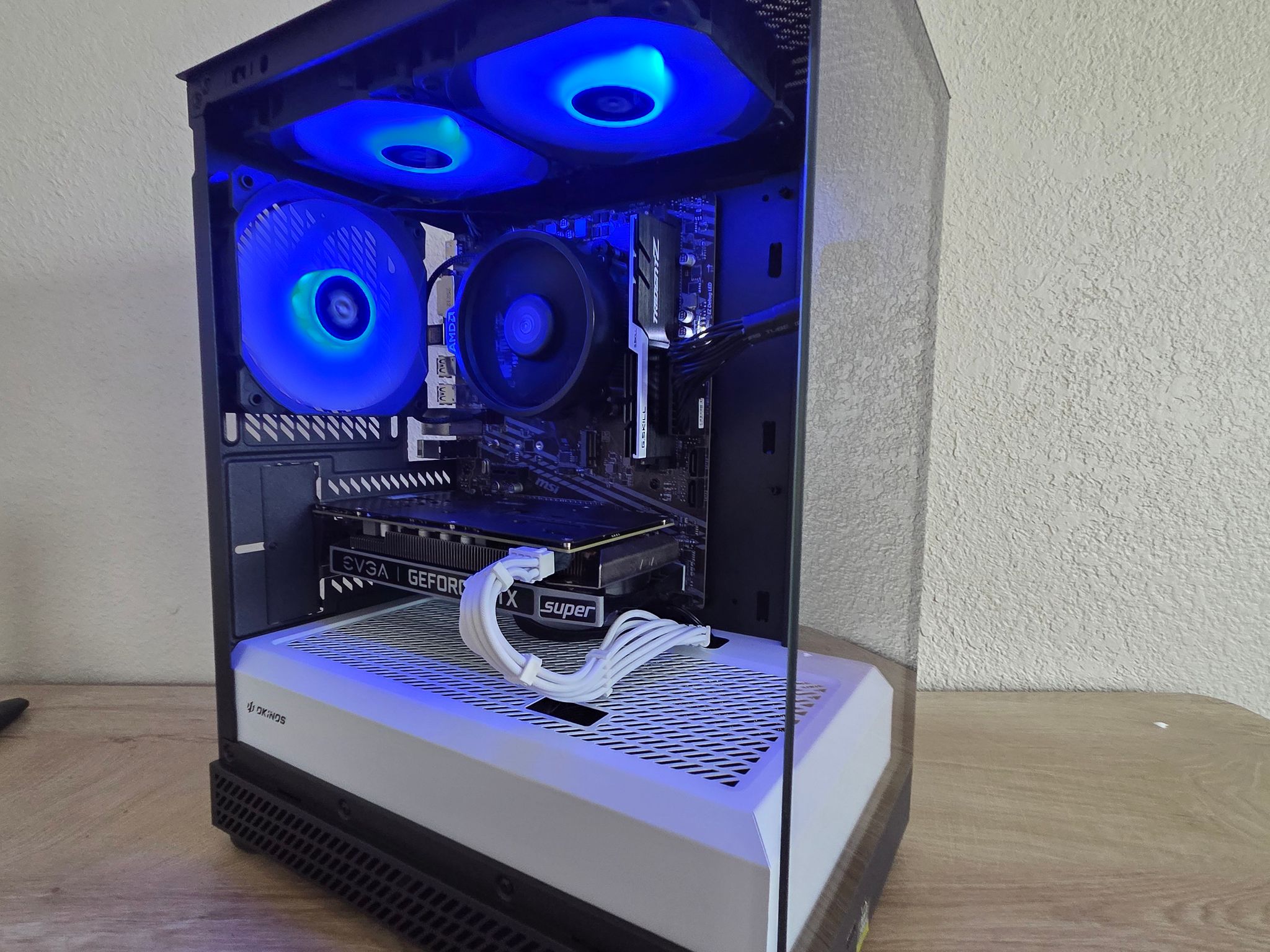 ⚫⚪ MONO SHADOW — Black & White Gaming PC