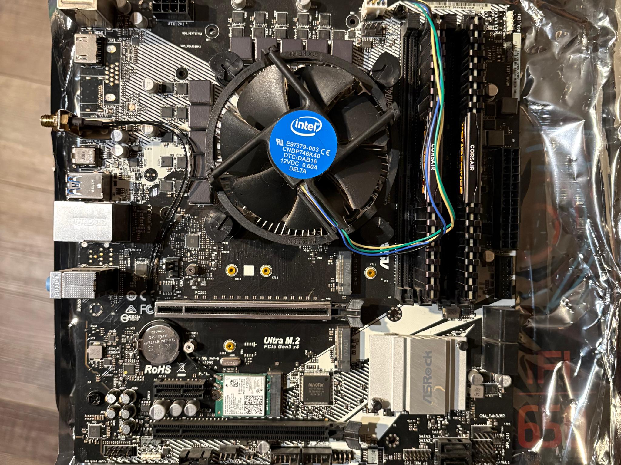 ASRock b460mPro4s/ac, i5-10400f, 2x8 GB 3200mhz DDR4