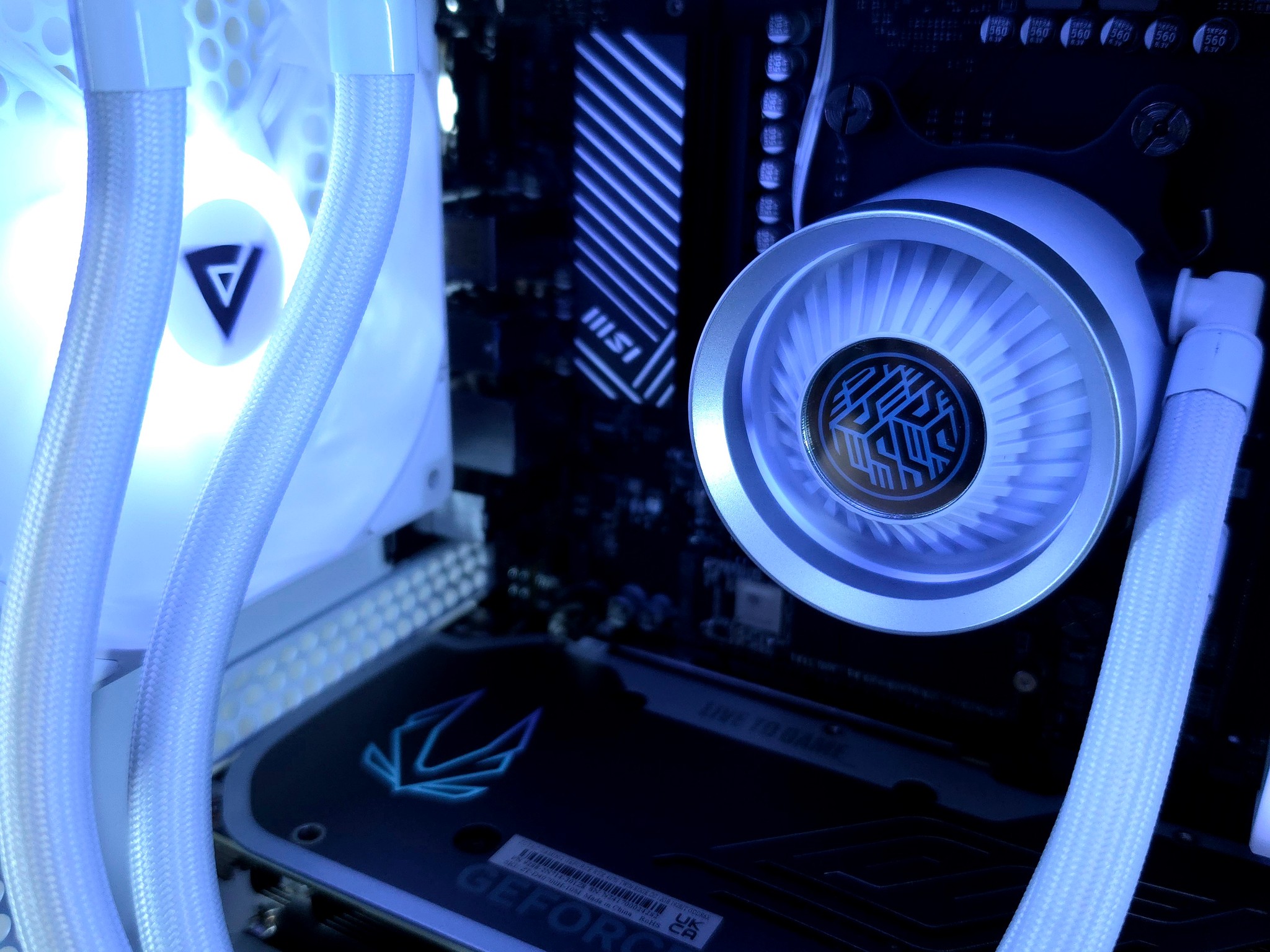 Zotac RTX 5070 🤍 Ryzen 7 8700F