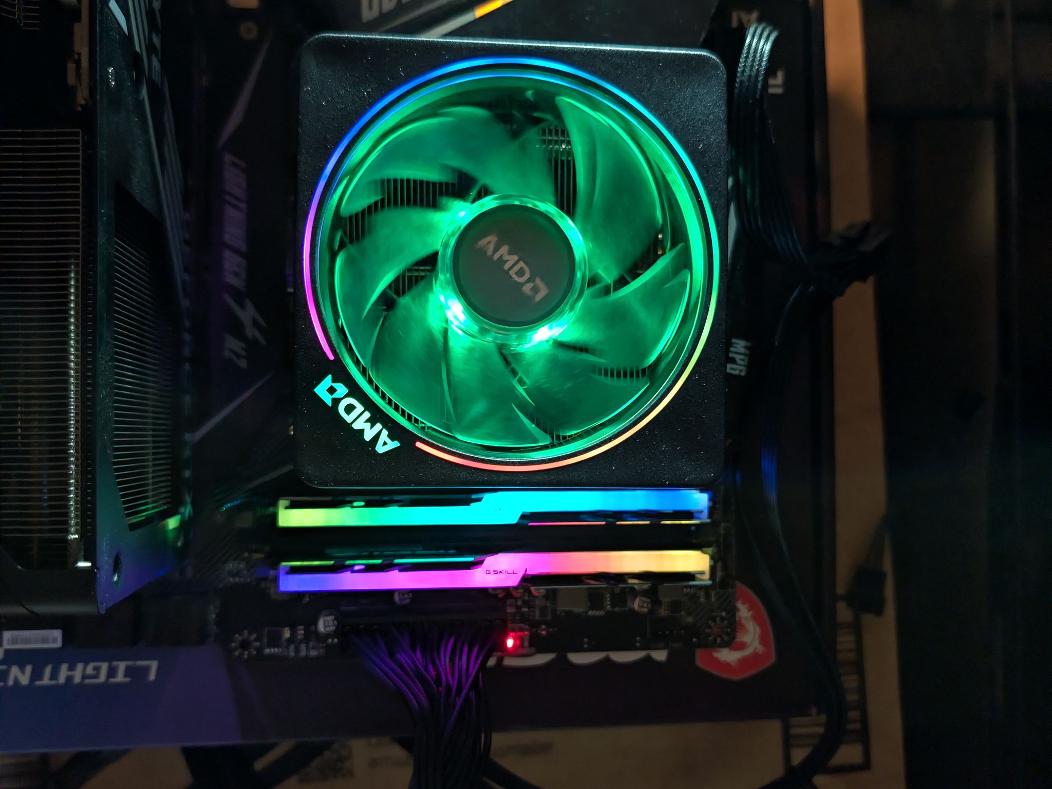 [RGB COMBO] MSI MPG X570 Gaming Edge WIFI + Ryzen 3700X + 16GB Trident Z Neo + BONUS USB-C Card