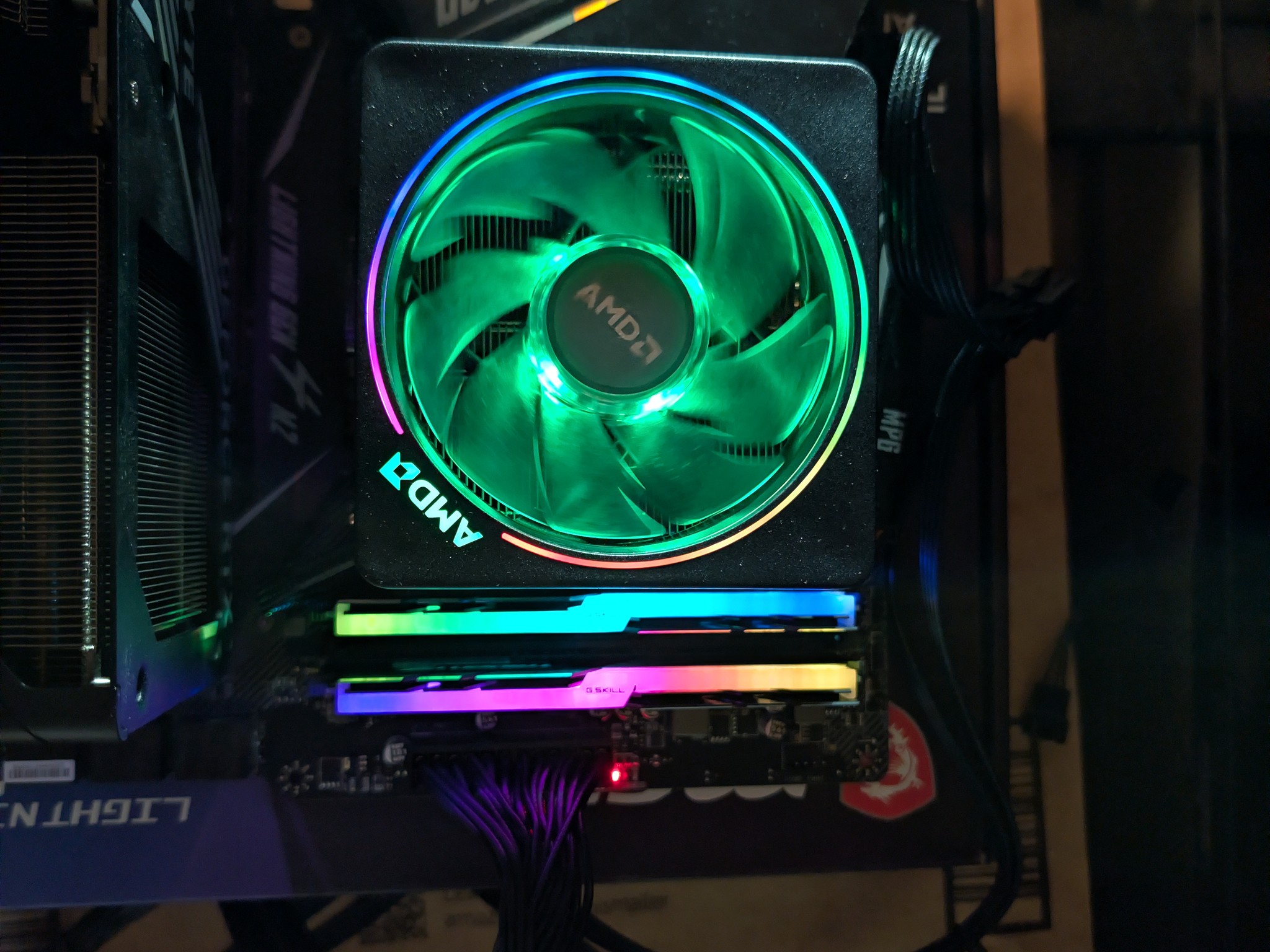 [RGB COMBO] MSI MPG X570 Gaming Edge WIFI + Ryzen 3700X + 16GB Trident Z Neo + BONUS USB-C Card