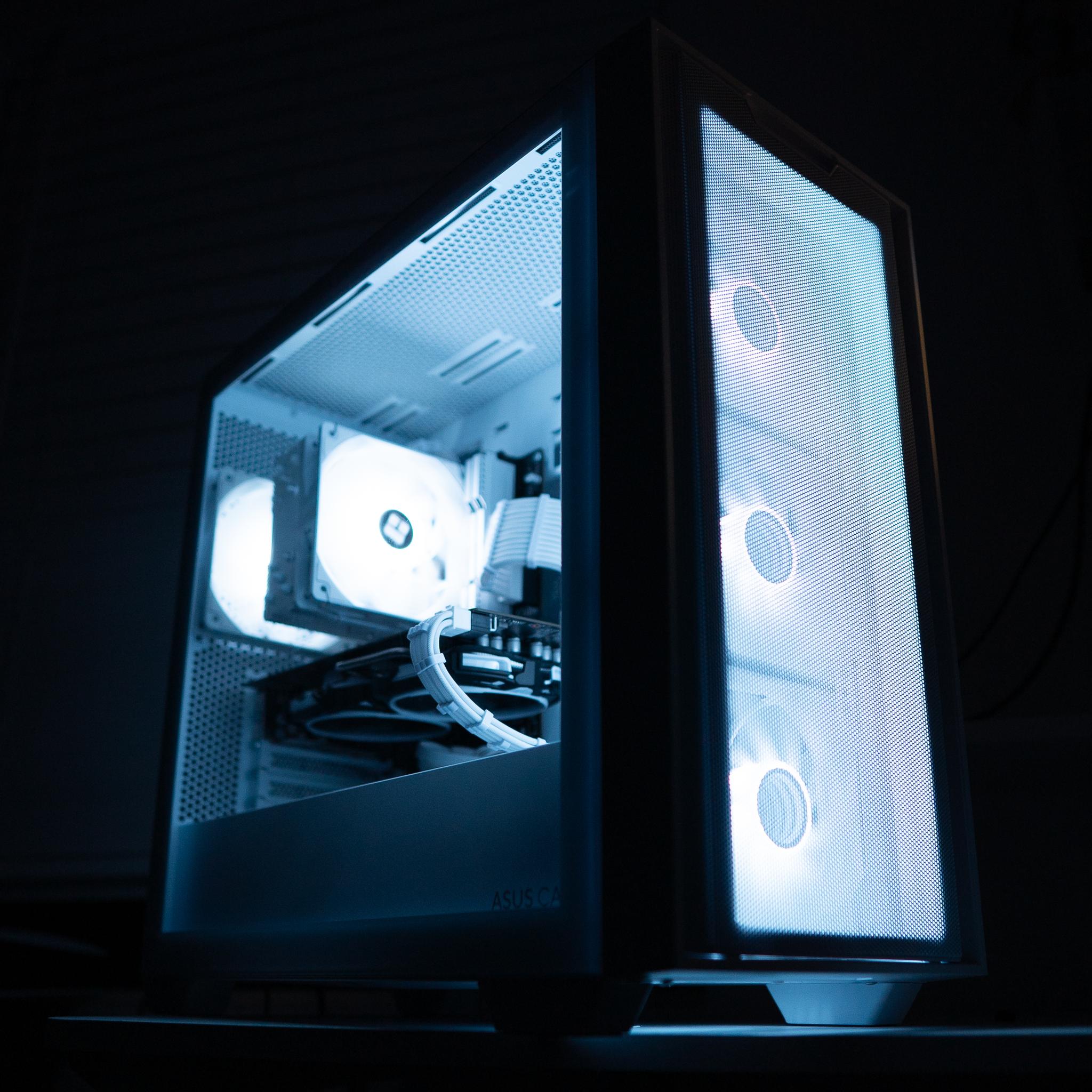 ⚪❄️ | RX 580 | INTEL i3 10100F | 16GB DDR4 RAM | 256GB NVME SSD + 160GB HDD | Arctic Snow