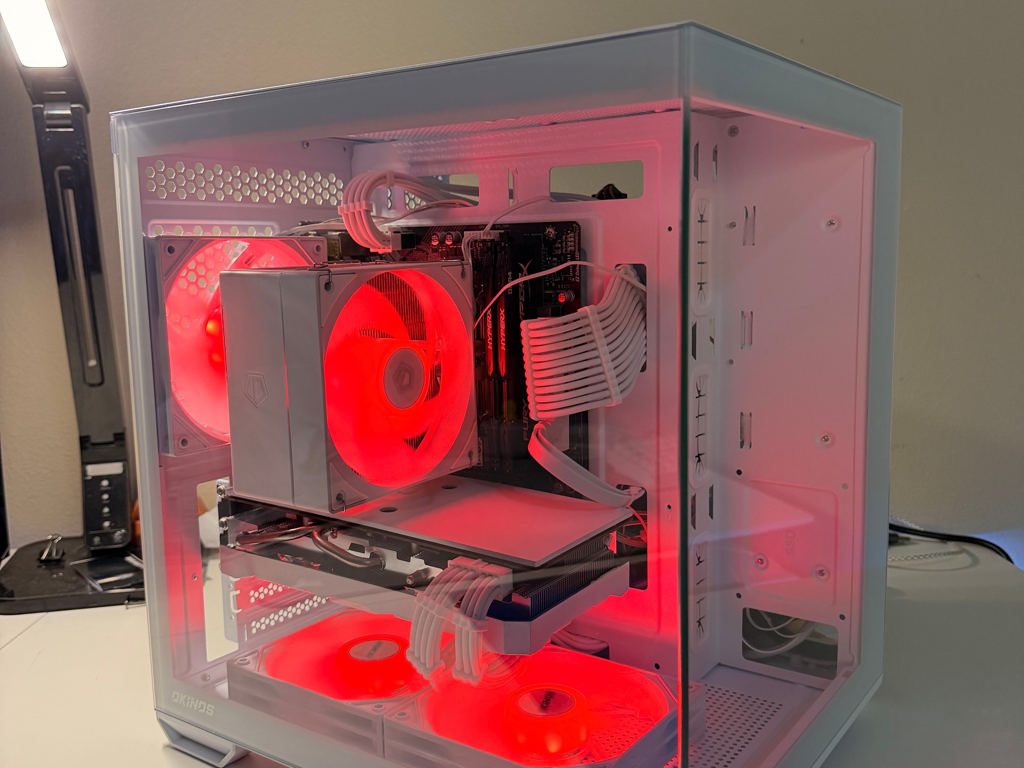 White Gaming PC | RX 5700 XT | 1.75 TB storage | 16gb ddr4 | INTEL i5-9600k