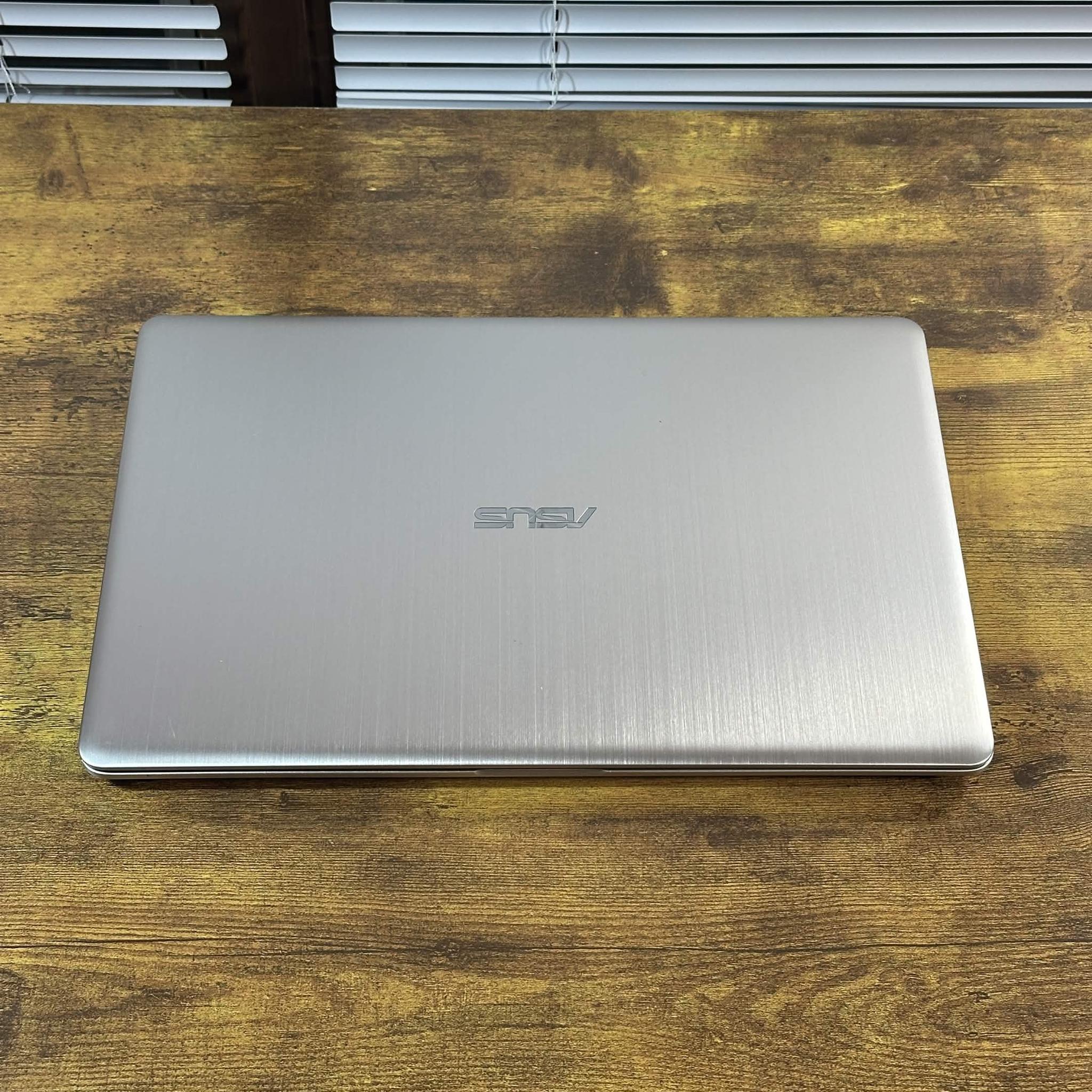 Asus M580V | Intel i7 7700HQ | GTX 1050 4GB | 16GB DDR4 | 1.2TB Storage | Windows 11 | Gaming Laptop