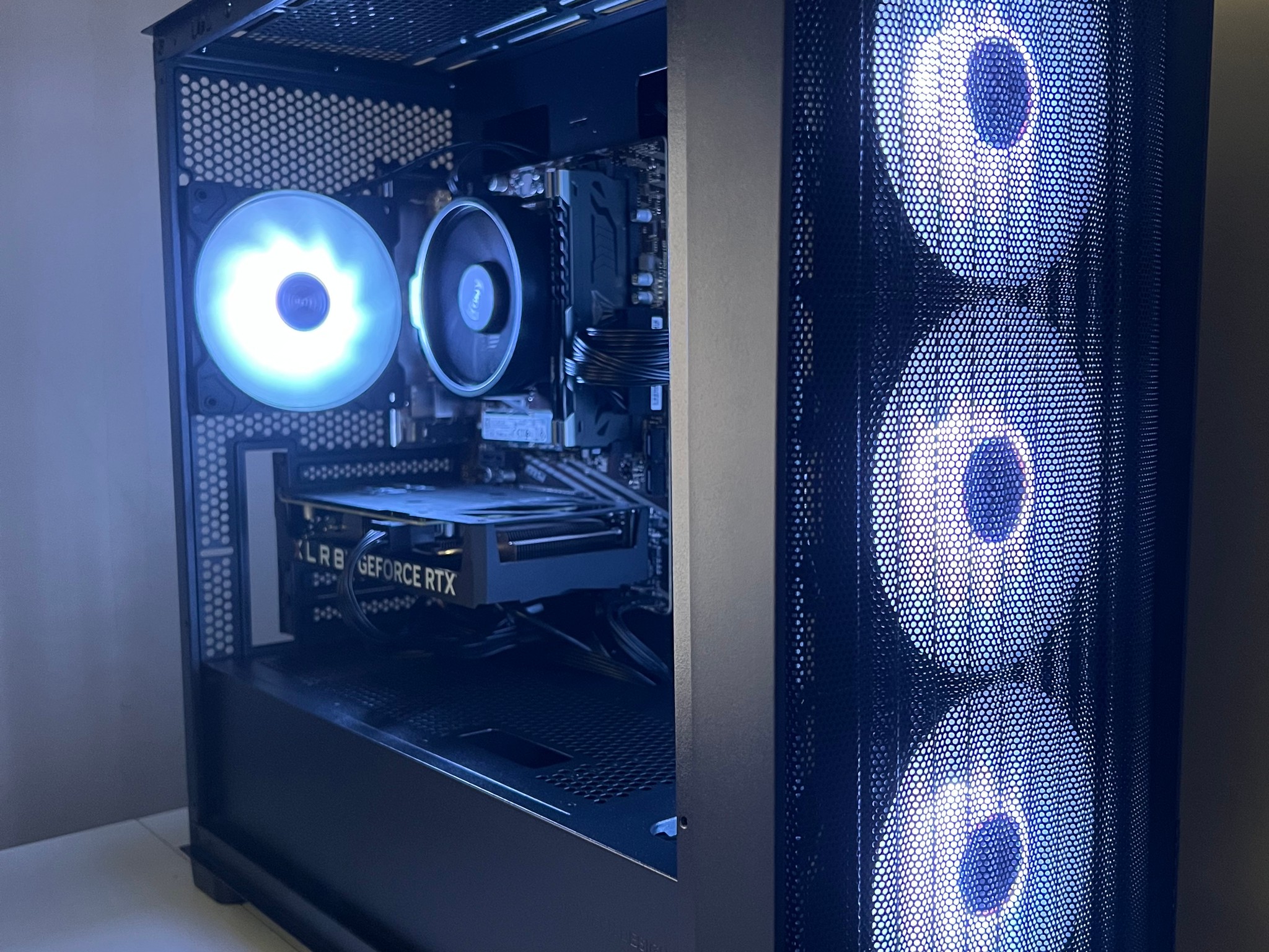 RTX 4060 | Ryzen 5 5500 | 16GB DDR4-4000mhz | 1TB NVMe SSD | 1080p/1440p Gaming PC