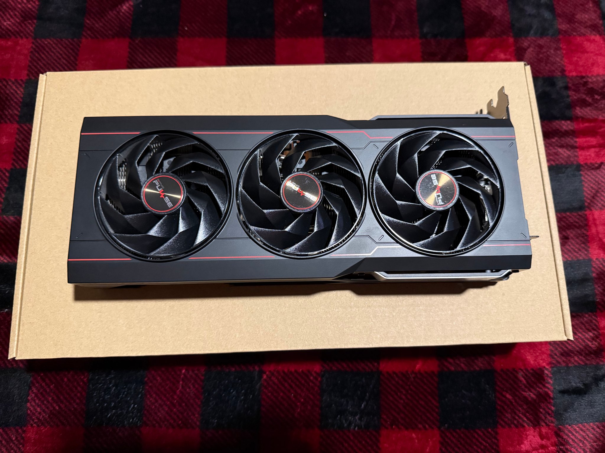 Sapphire PULSE Radeon RX 7900 XTX