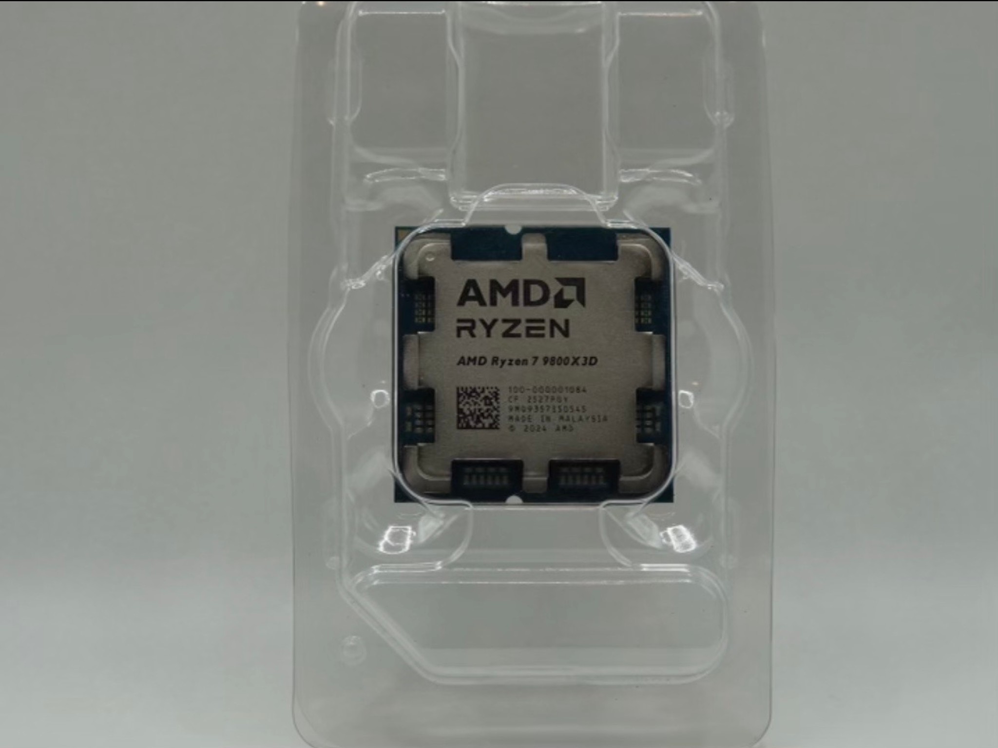 AMD RYZEN 7 9800x3D