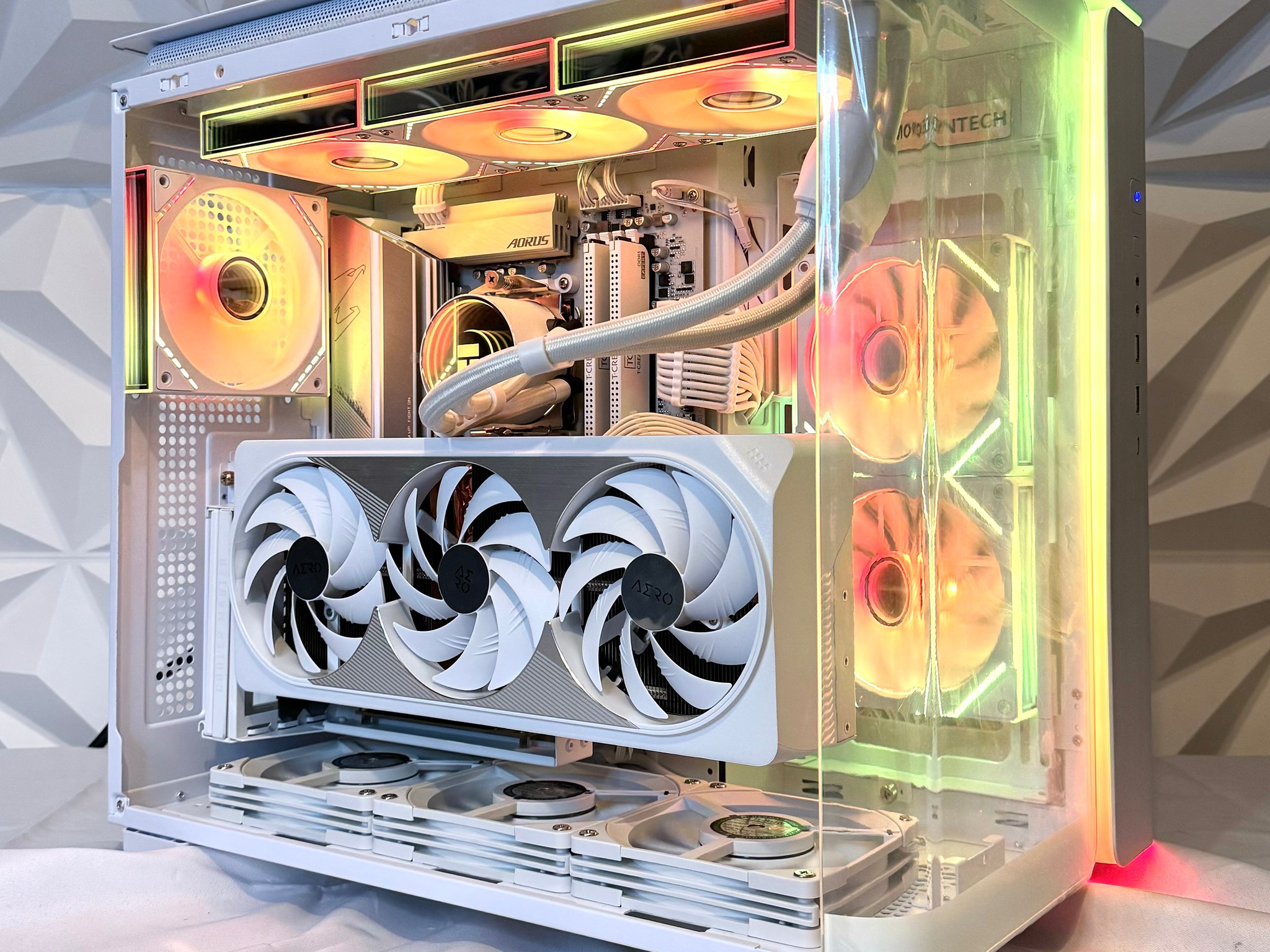 Clearance"Snow Bunny" Ryzen 7 7800X3d, 4080 super, 64gb ddr5, 2tb nvme and 4TB HDD