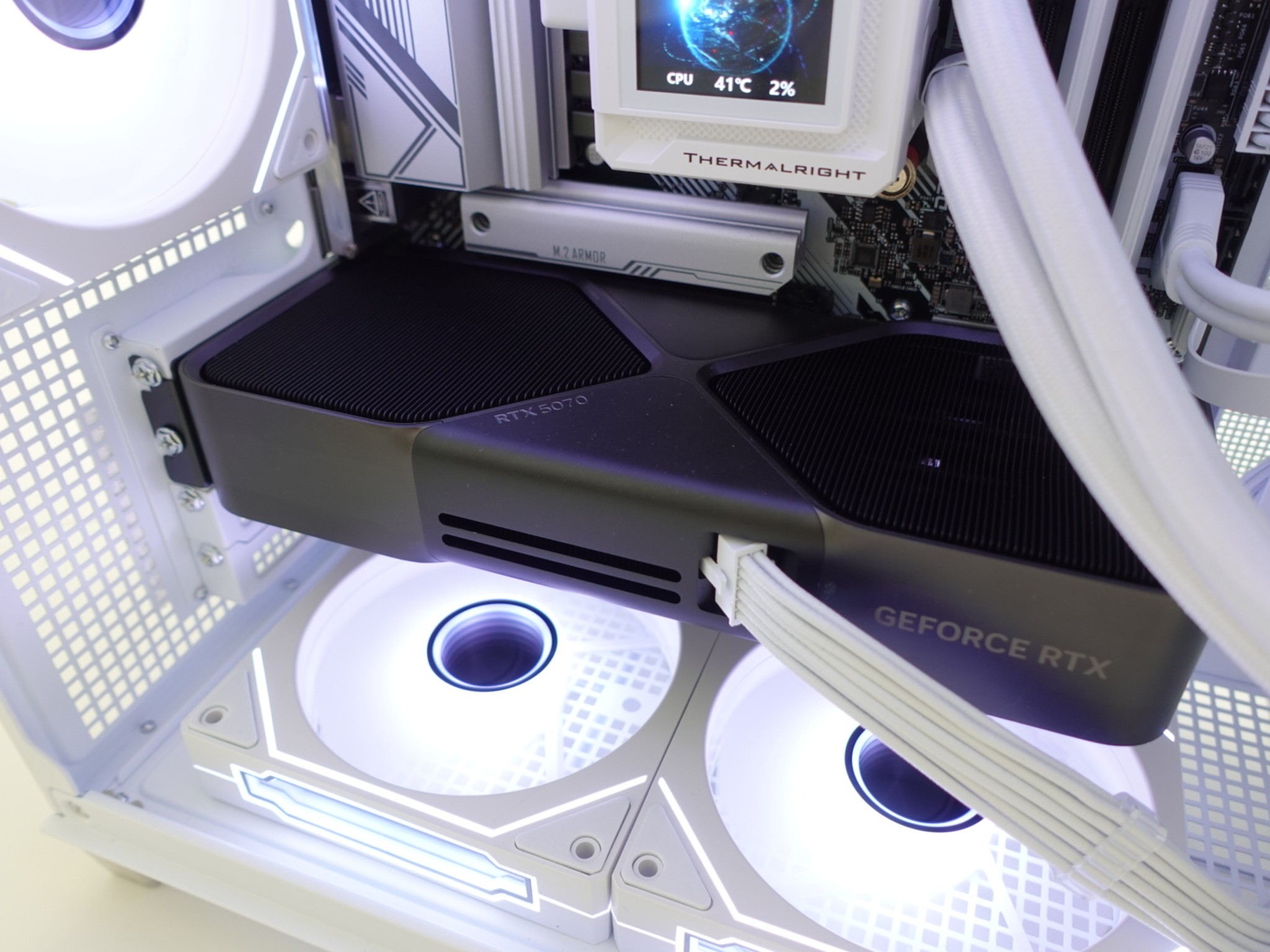 High-Performance 1440p/4K Mini PC AMD Ryzen 7 7700X NVIDIA 5070 Founders Edition 32GB DDR5 1TB NVMe