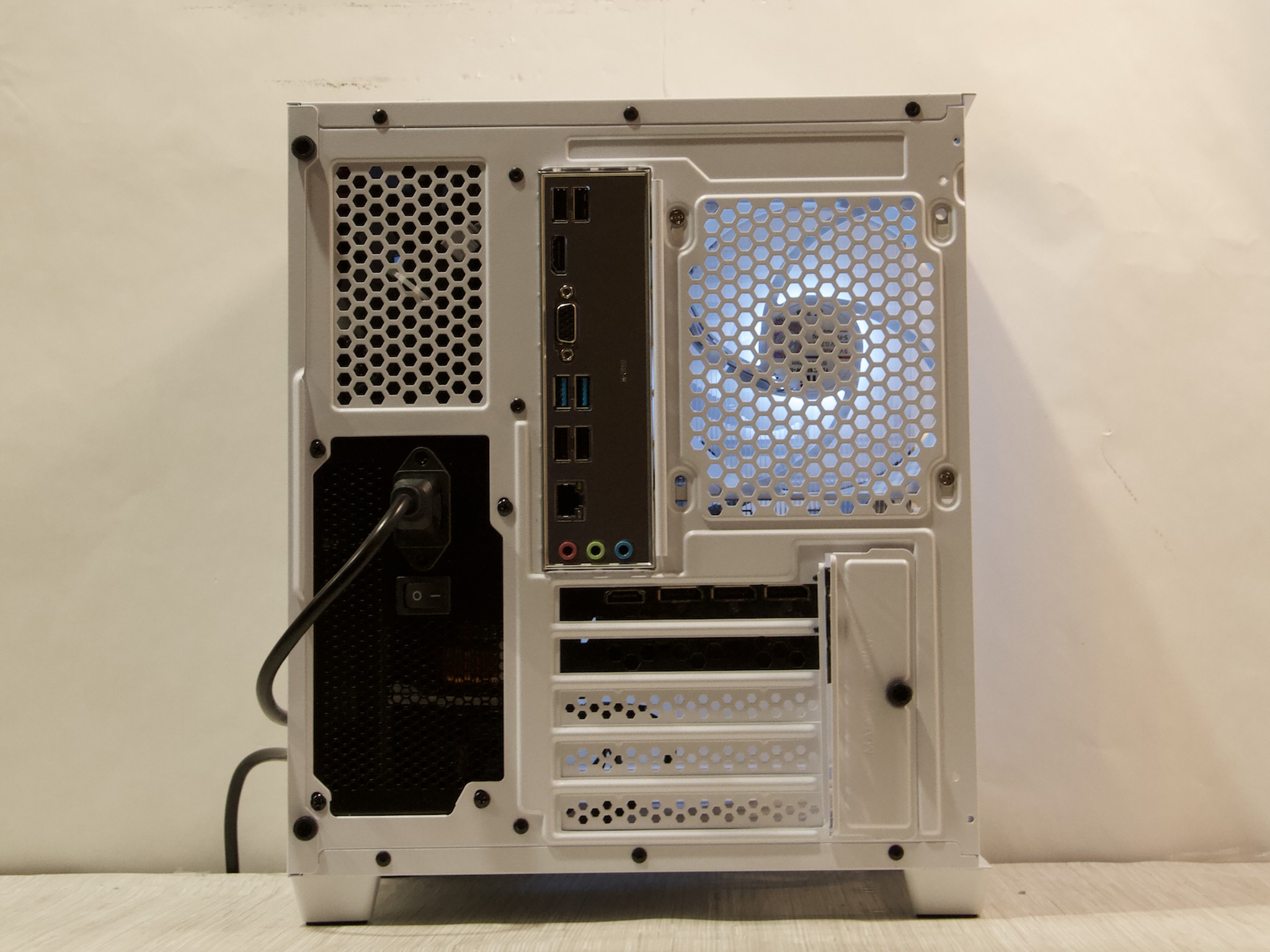 RTX 3070, Ryzen 5 5500, 16GB DDR4, 1TB NVMe SSD, WiFi, Windows 11 Pro - Custom Gaming PC