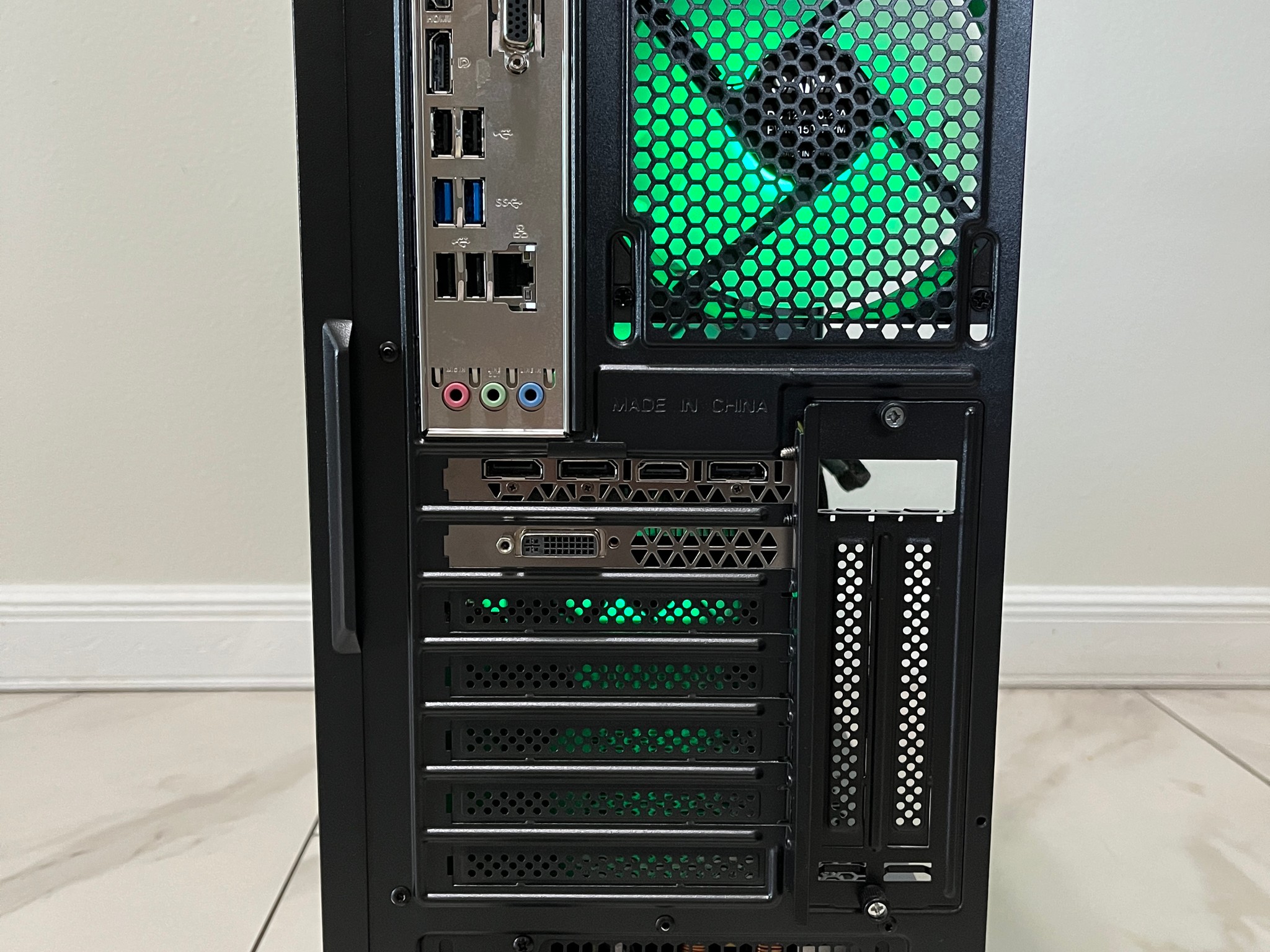 NVIDIA GTX TITAN X 12GB, Intel Core i3-10100, 16GB RAM, 1TB