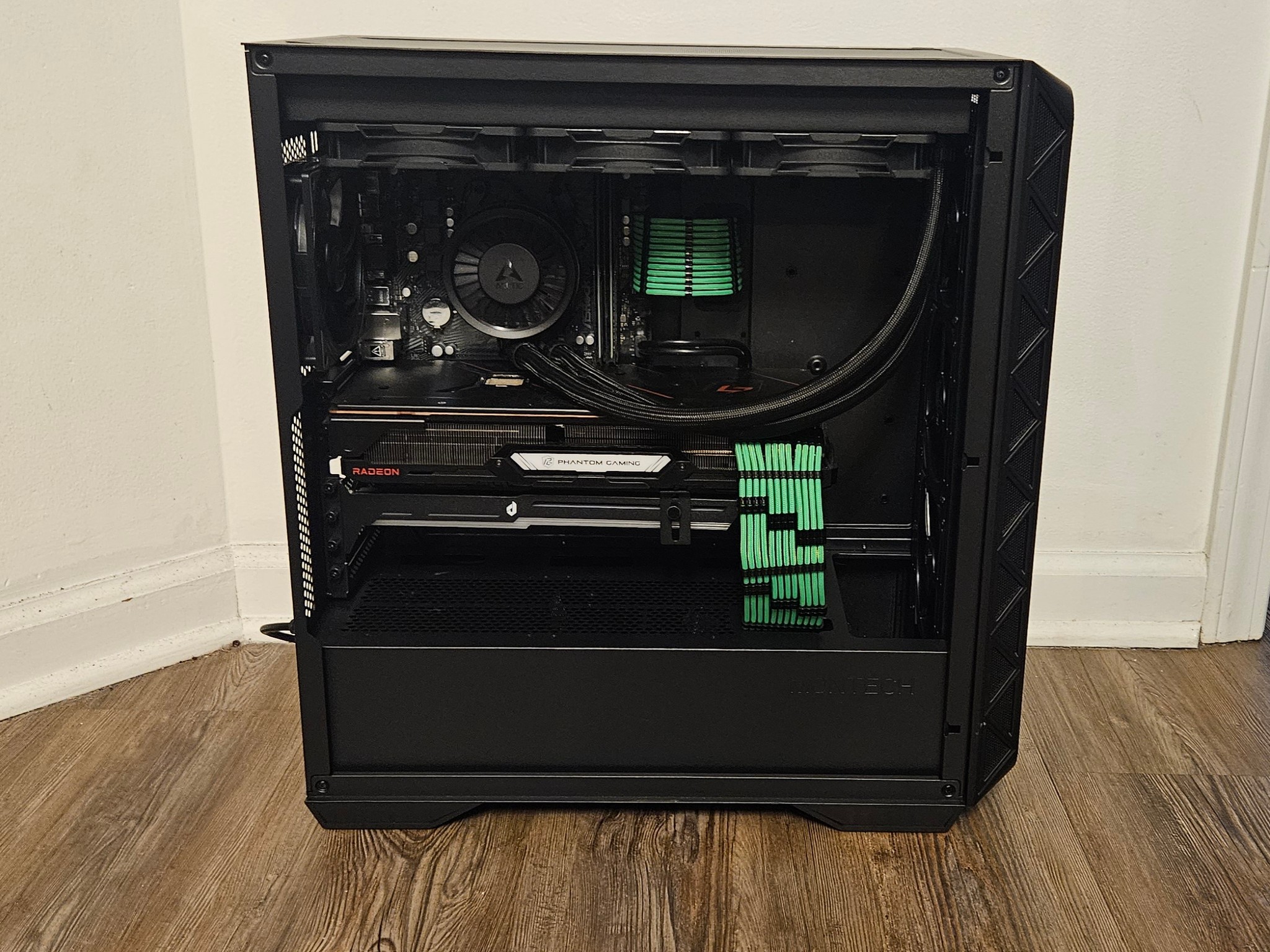 RX 6800 XT 16GB Phantom Gaming and Ryzen 7 5700