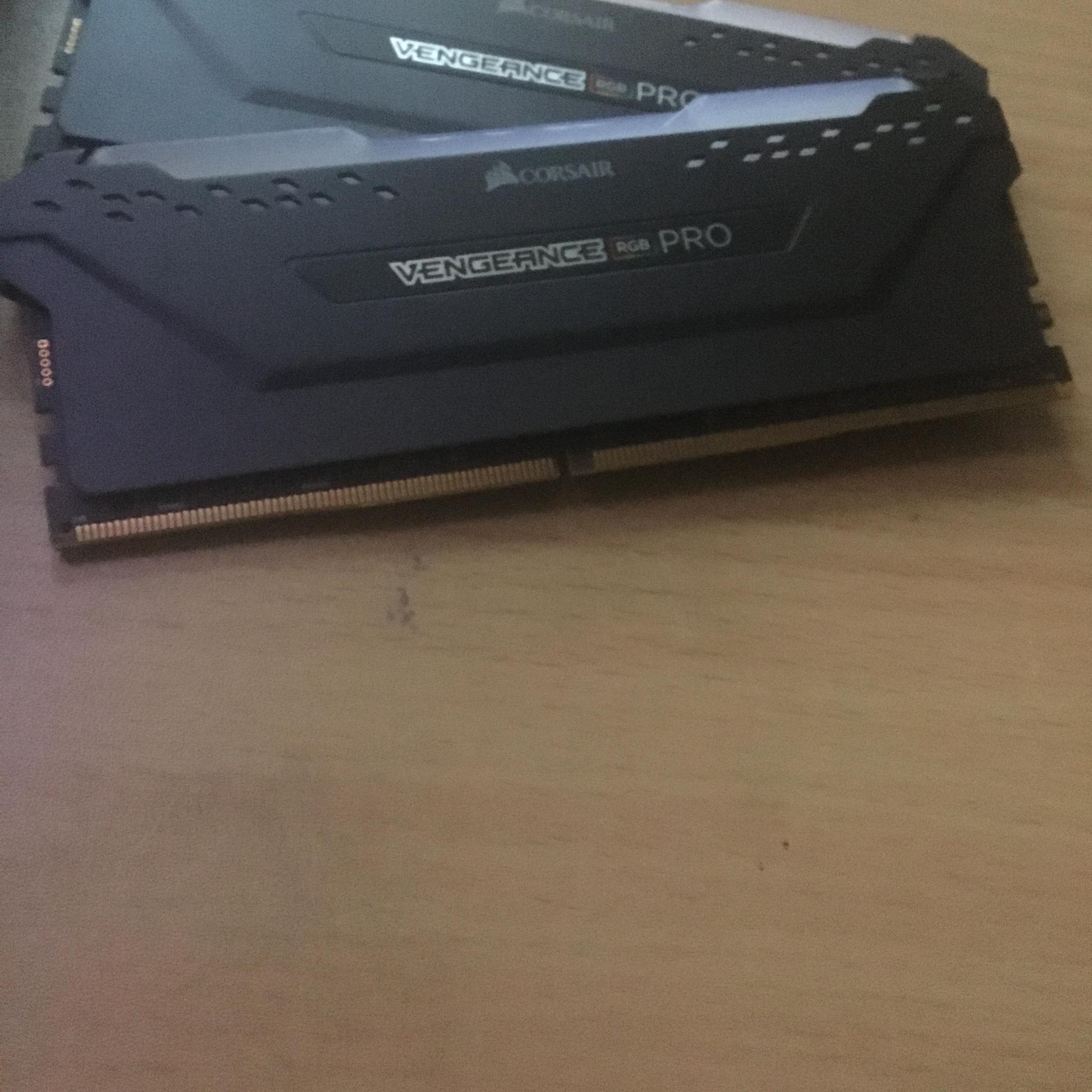 32Gb ram Corsair Vengeance Pro Rgb DDr4