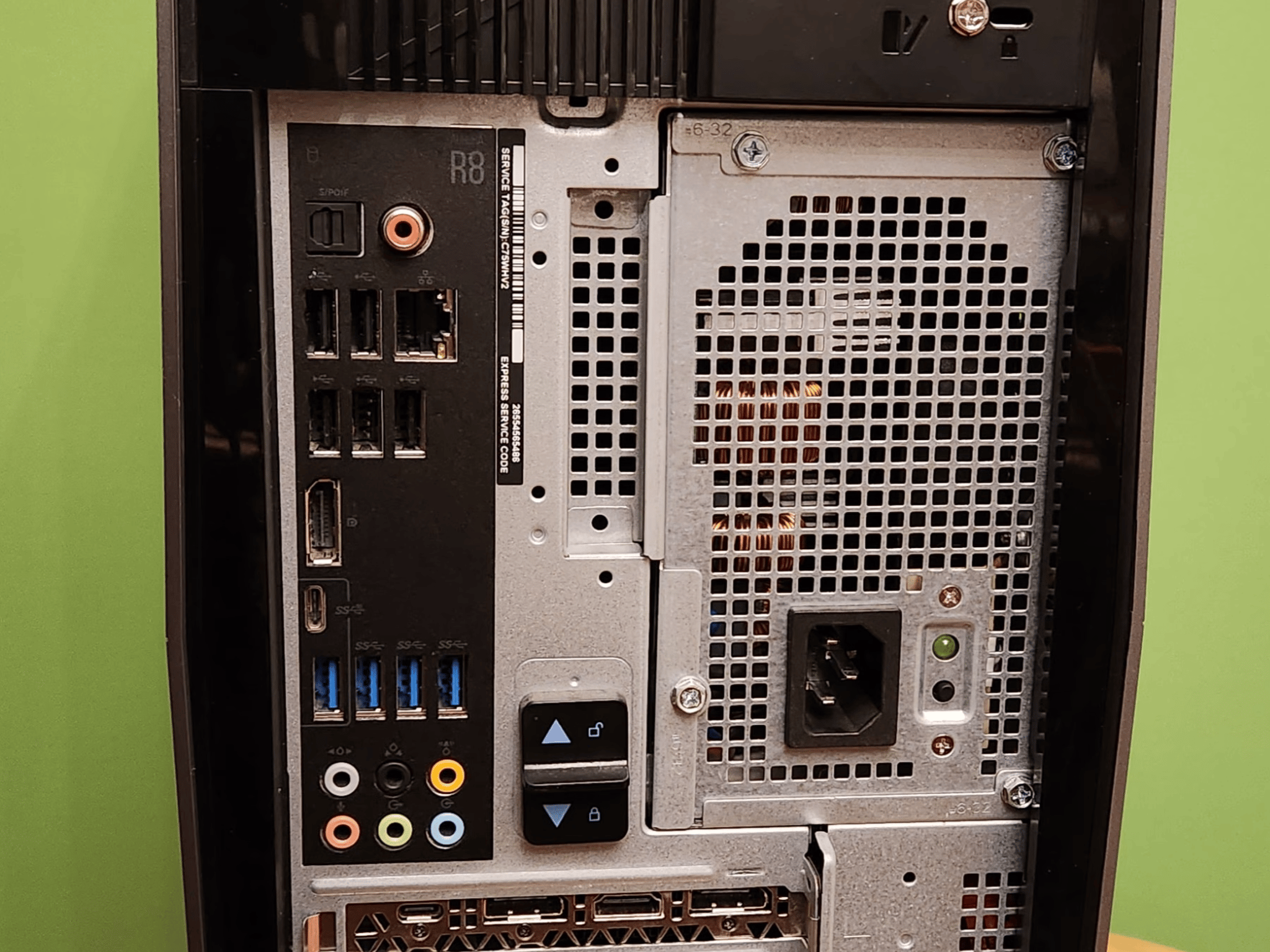 Alienware R8 | Intel i7 8700 | Nvidia RTX 2080 | 16gb DDR4 | 256gb NVMe | 1tb HDD