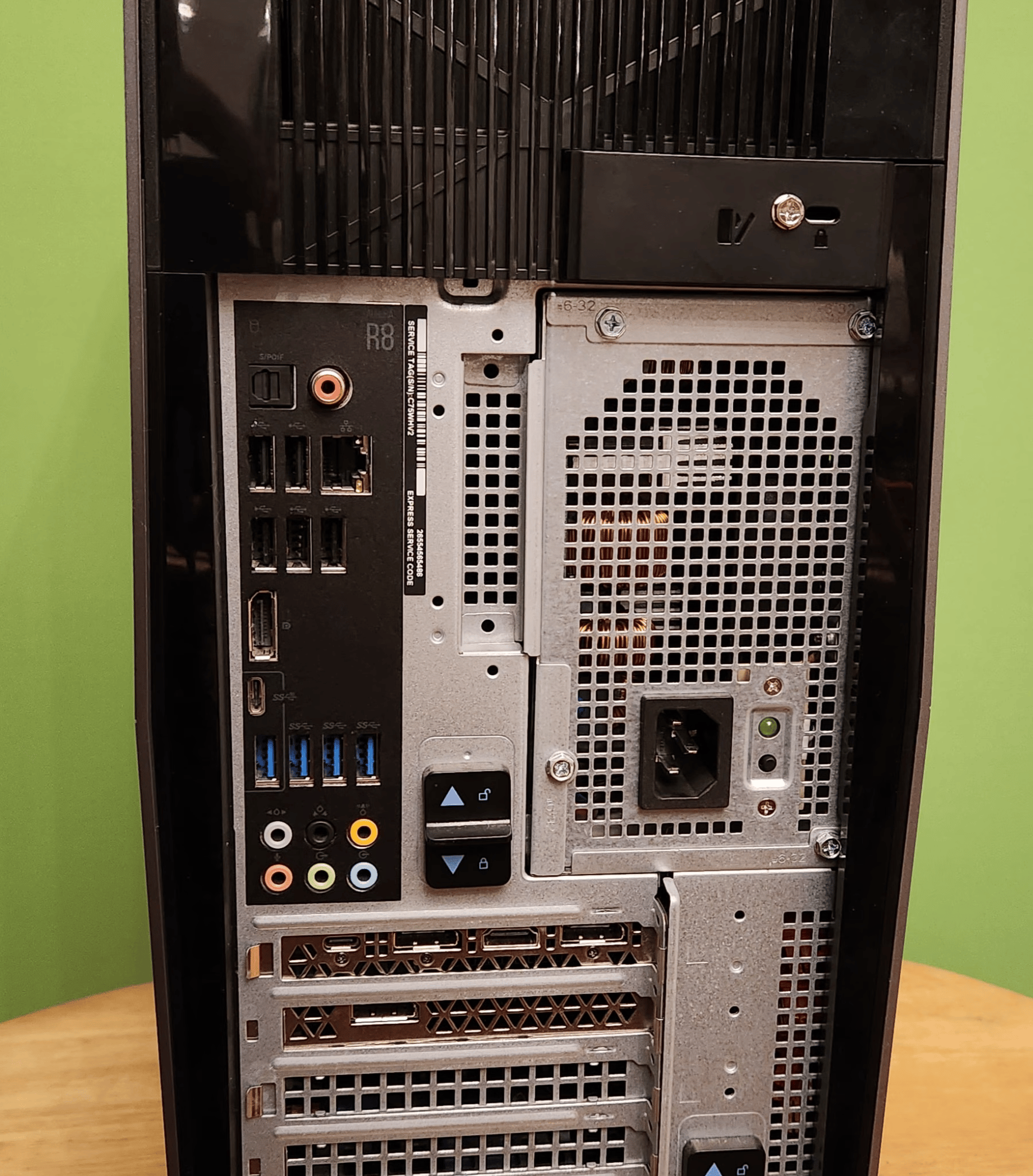 Alienware R8 | Intel i7 8700 | Nvidia RTX 2080 | 16gb DDR4 | 256gb NVMe | 1tb HDD