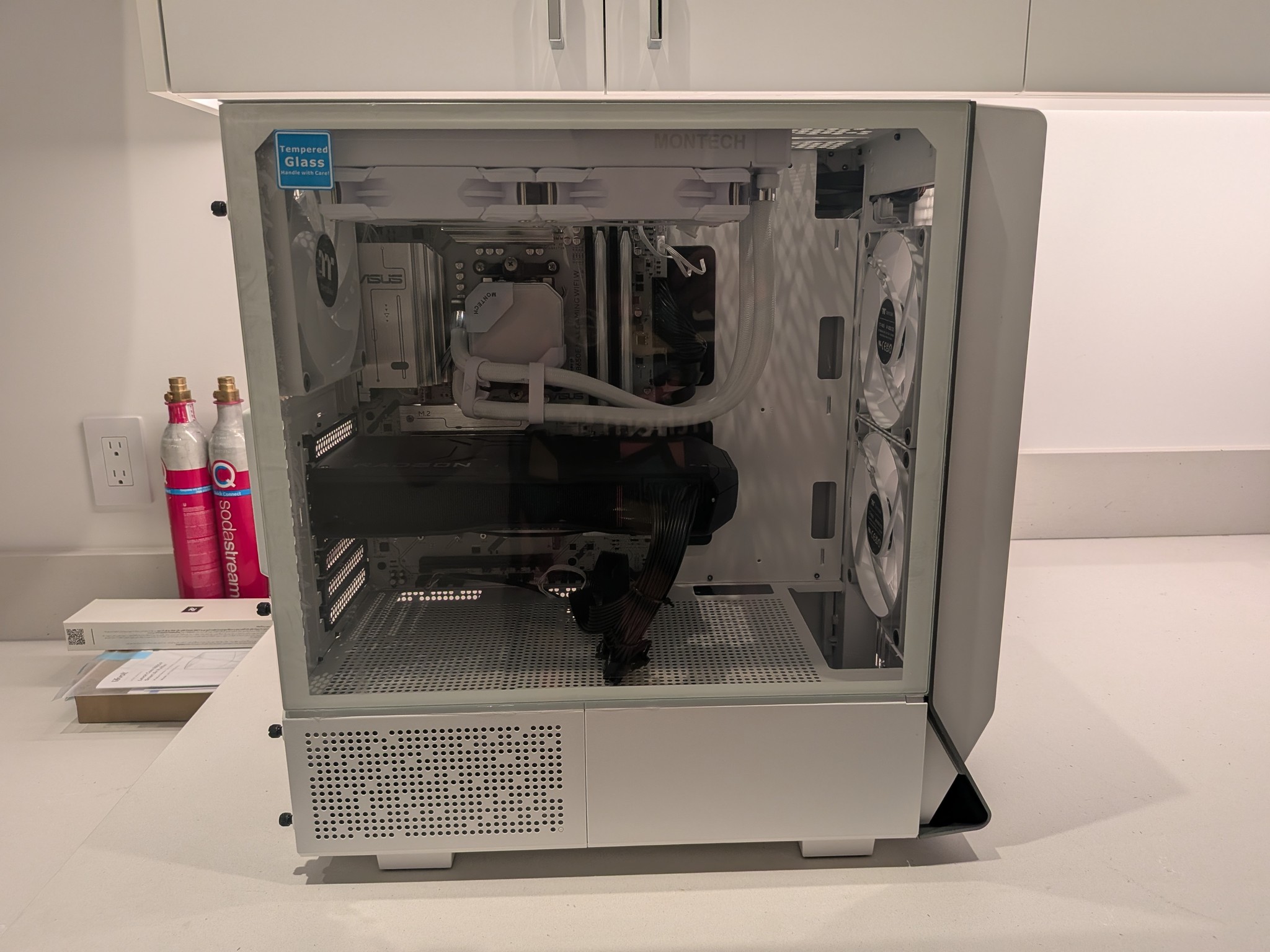 4K Crimson Snow - RX 7900 XTX, Ryzen 5 7600X3D, 32 GB DDR5, 2 TB Gen 5 NVME, Liquid Cooled, RGB