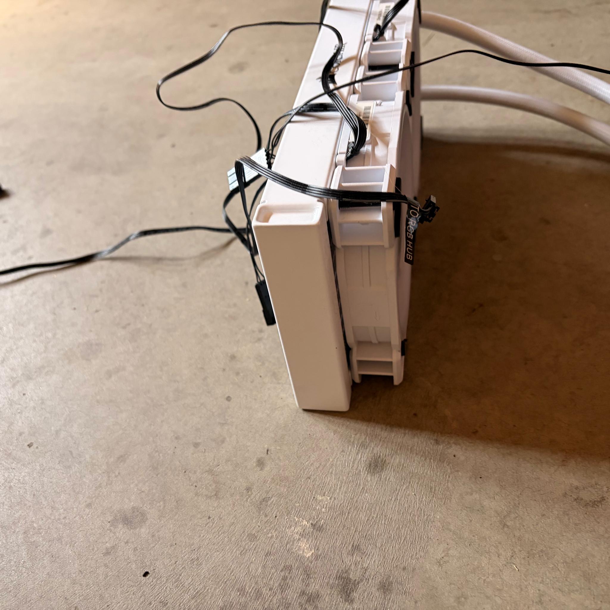CORSAIR WHITE LIQUID CPU COOLER - NEVER USED