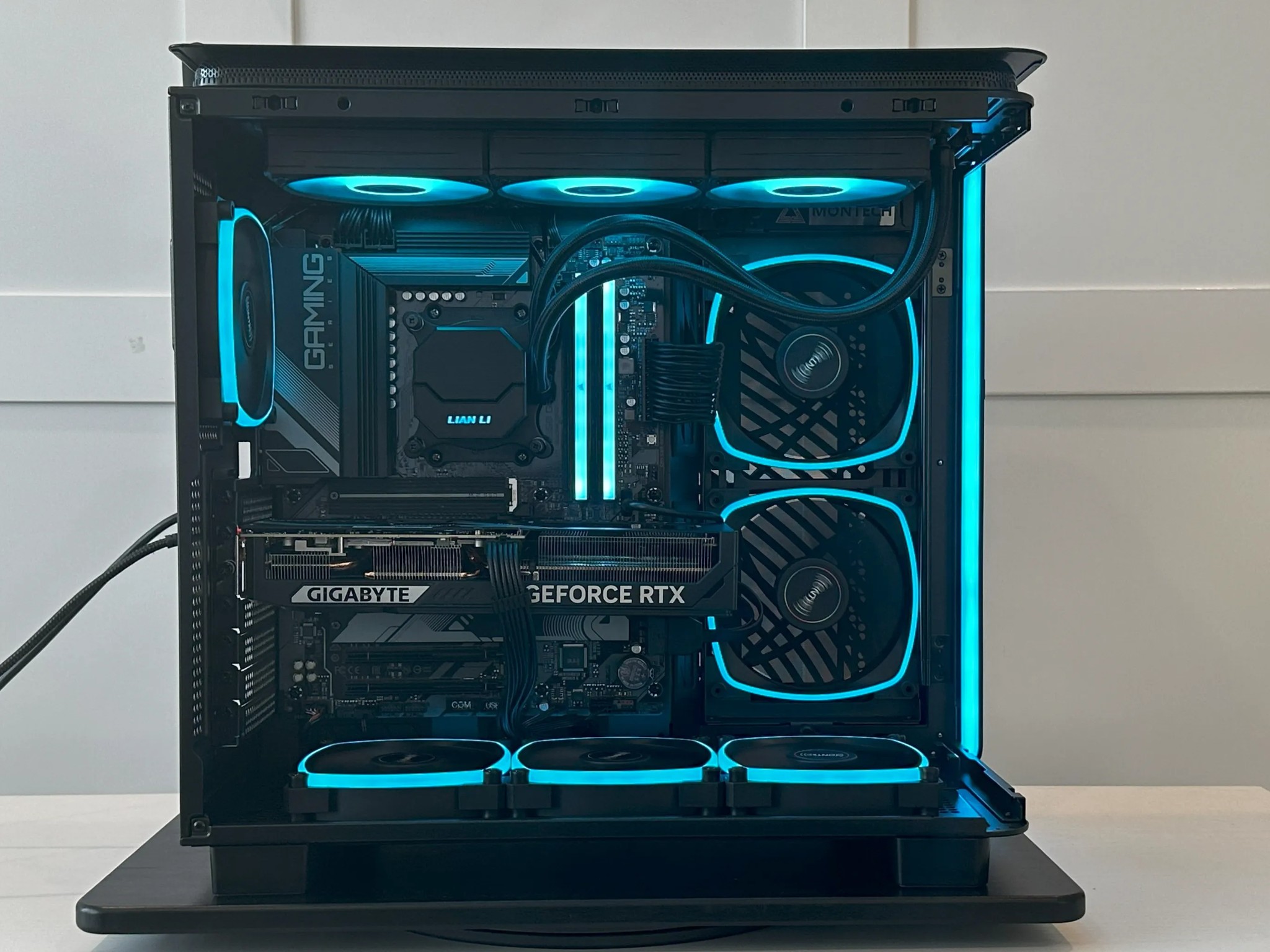 🔥NEW GIGABYTE NVIDIA GEFORCE RTX 5070 12GB / AMD RYZEN 7 7700X/ 32GB RAM/ 2TB NVME🔥