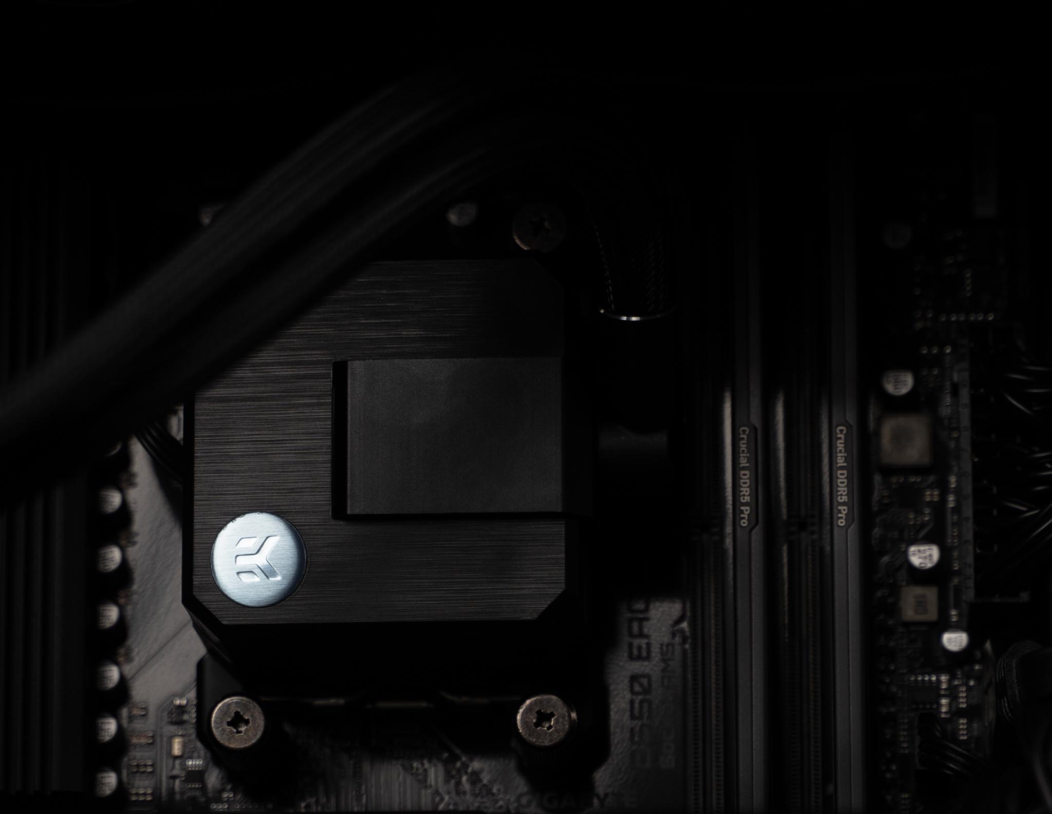 “Deuxdarc XF” RX 7900 XTX Ryzen 7 7800X3D 48GB 2TB Windows 11 Gaming PC Powerhouse